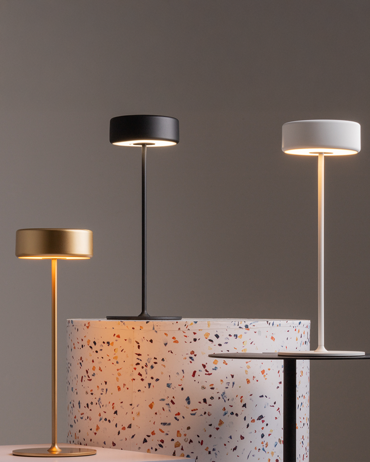 Lampada portatile AI Collaboration slim, oro