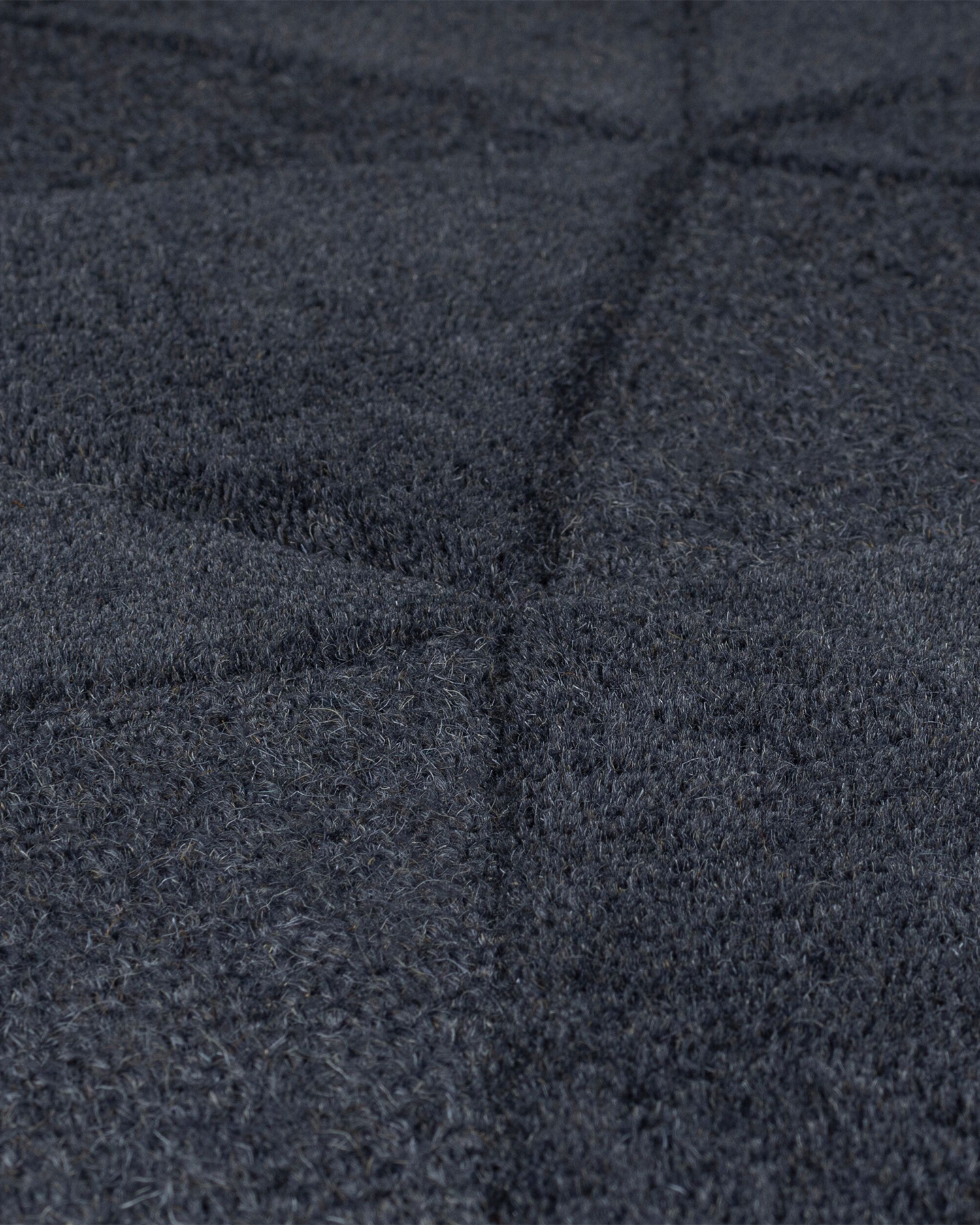 Tappeto geometrico in lana Shard, grigio scuro
