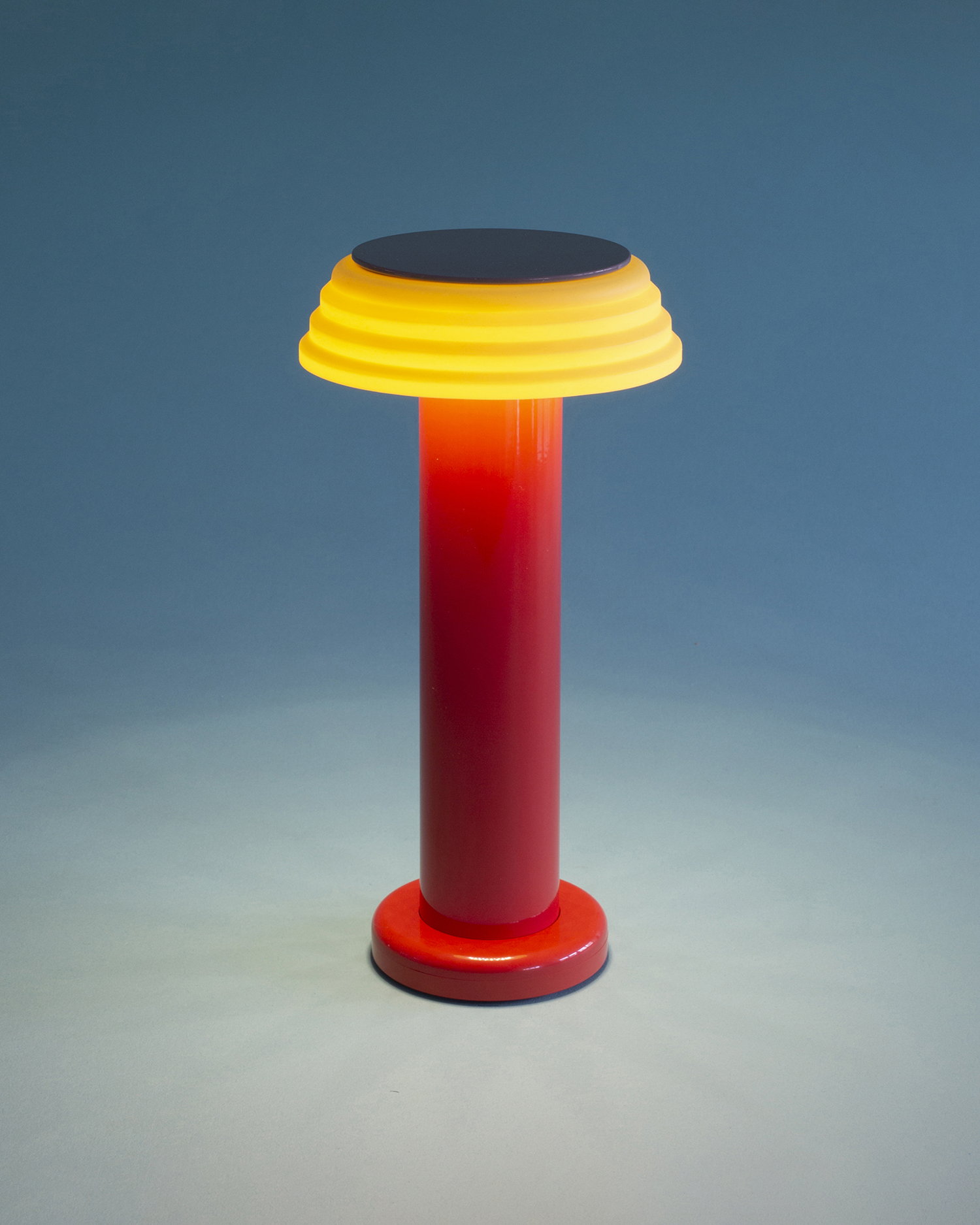 Lampada da tavolo portatile PL1, rossa e gialla