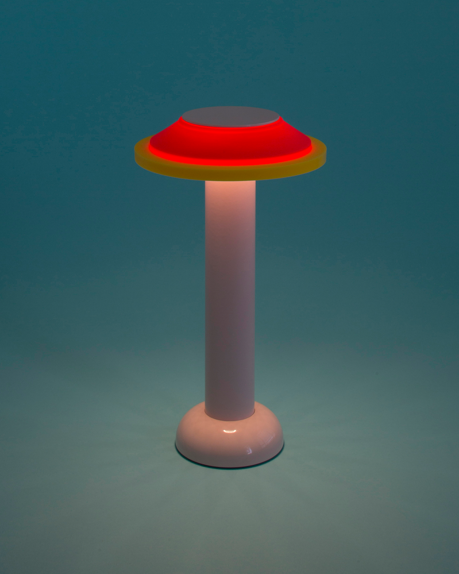 Lampada da tavolo portatile PL2, rosa e rossa