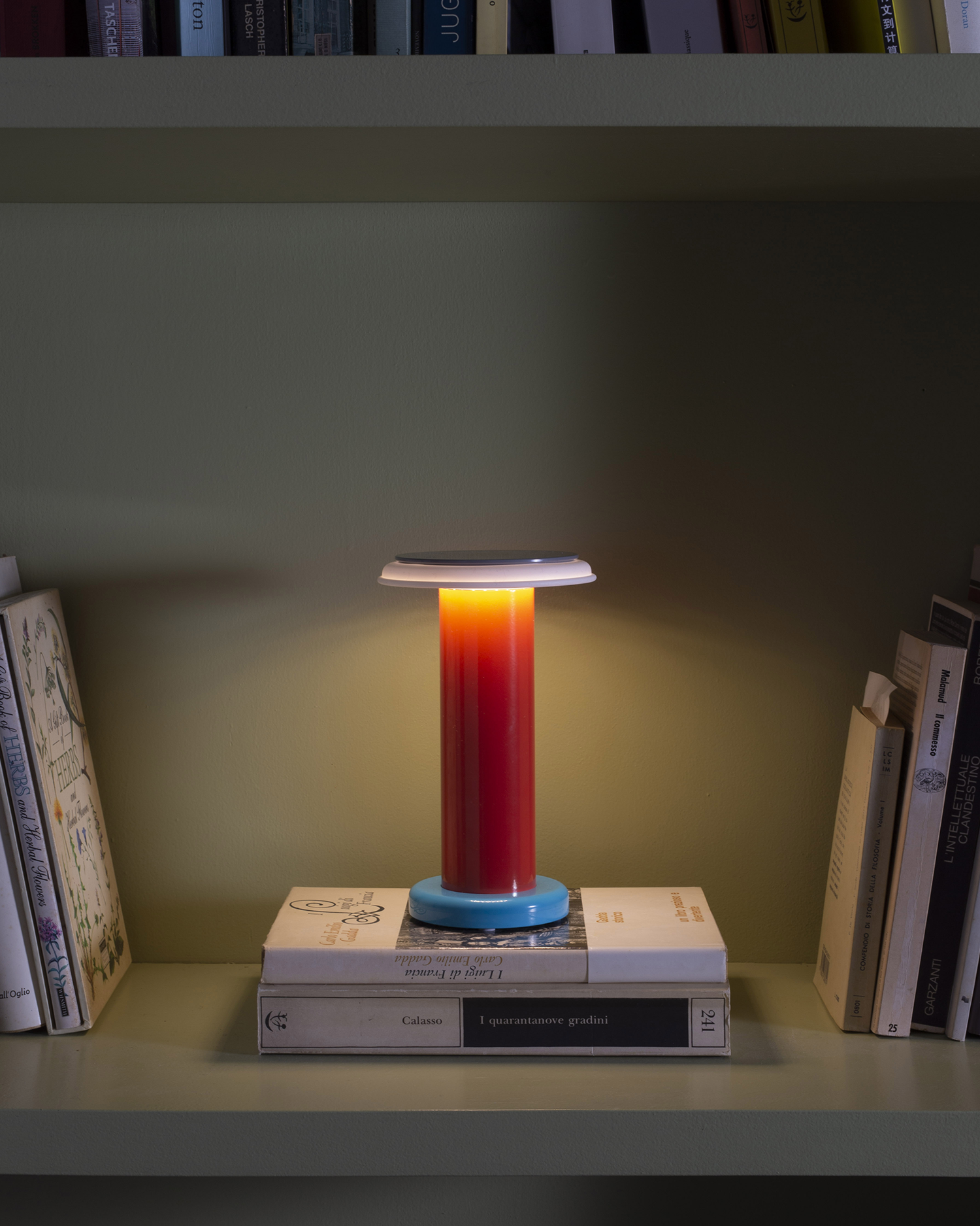 Lampada da tavolo portatile PL5, multicolore