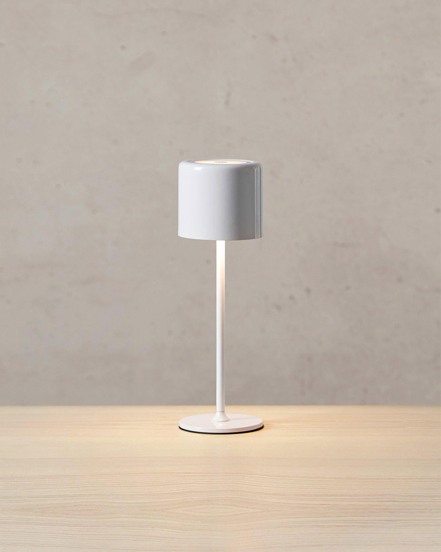 Lampada da tavolo ricaricabile Filo, bianca