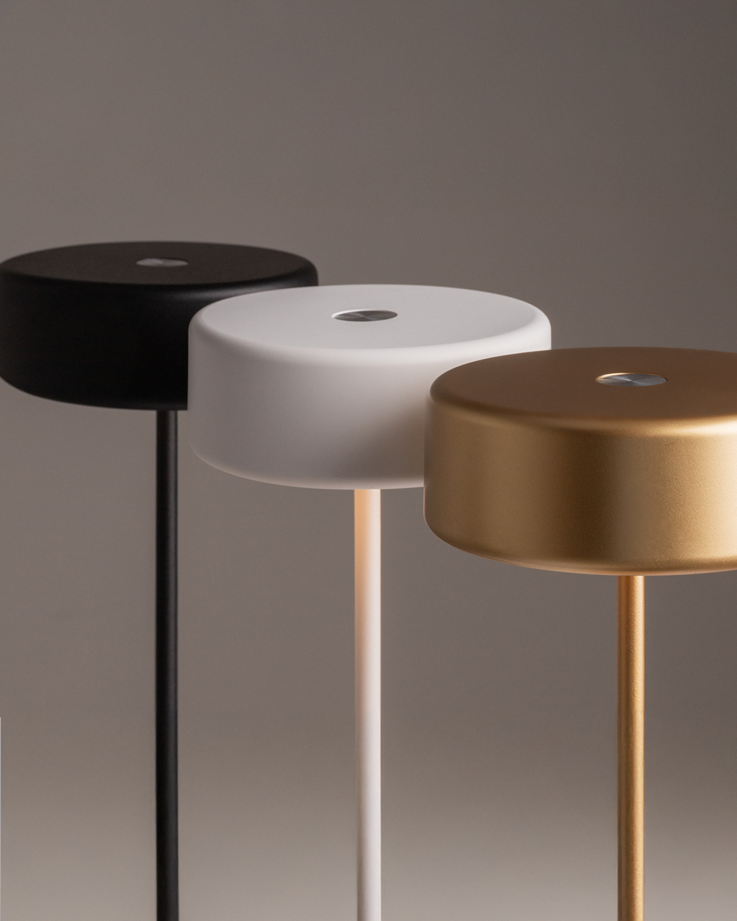 Lampada portatile AI Collaboration slim, oro