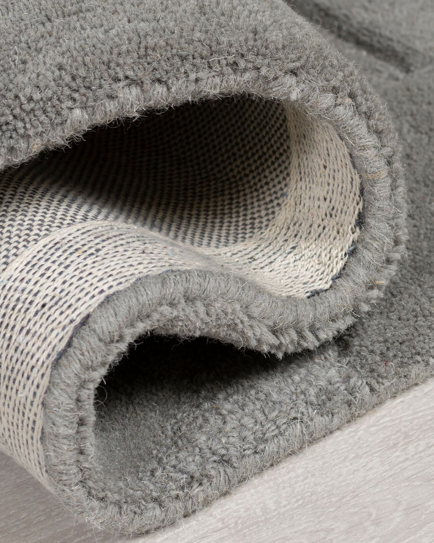 Tappeto geometrico in lana Gigi, grigio