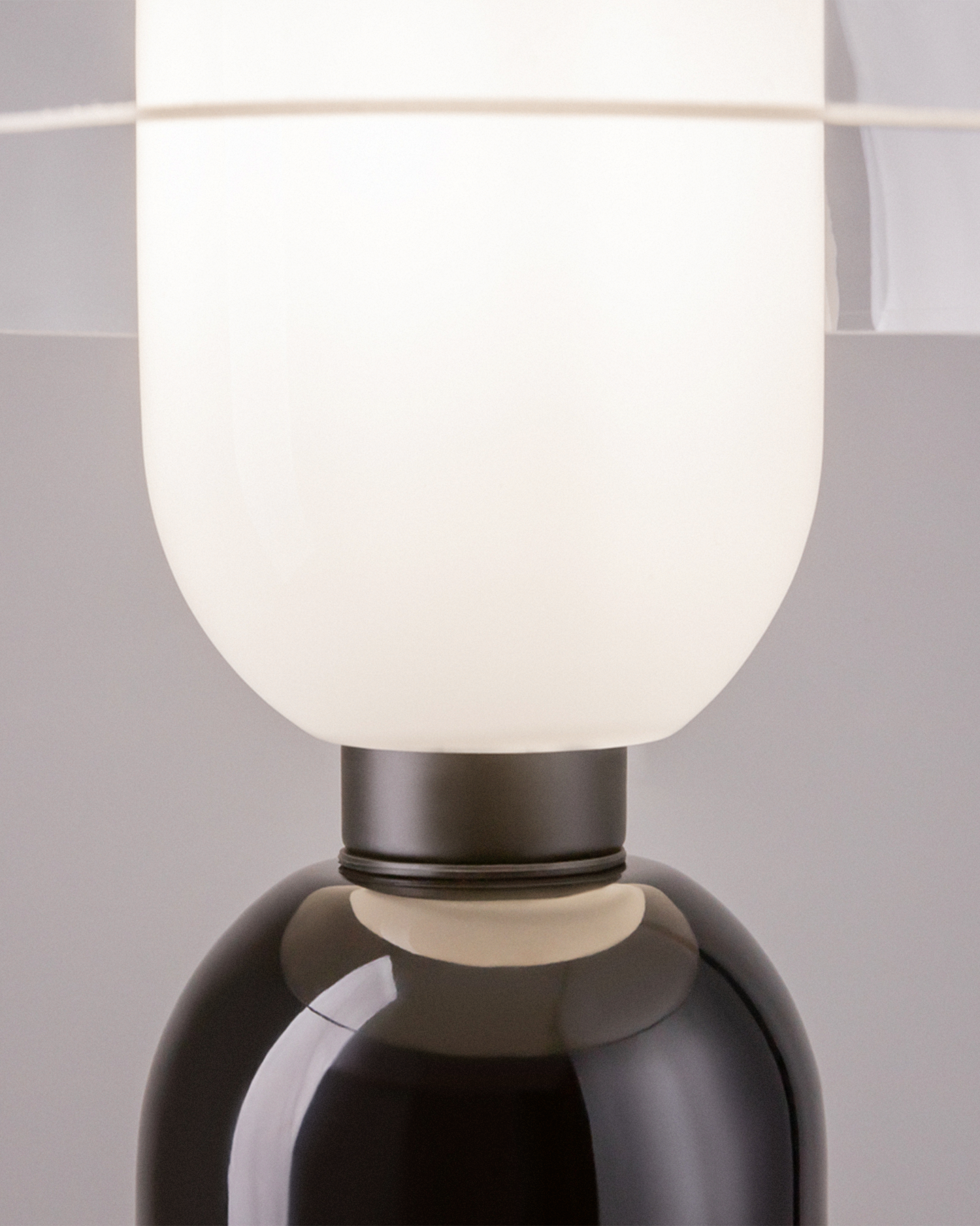 Lampada da tavolo Memory, nera