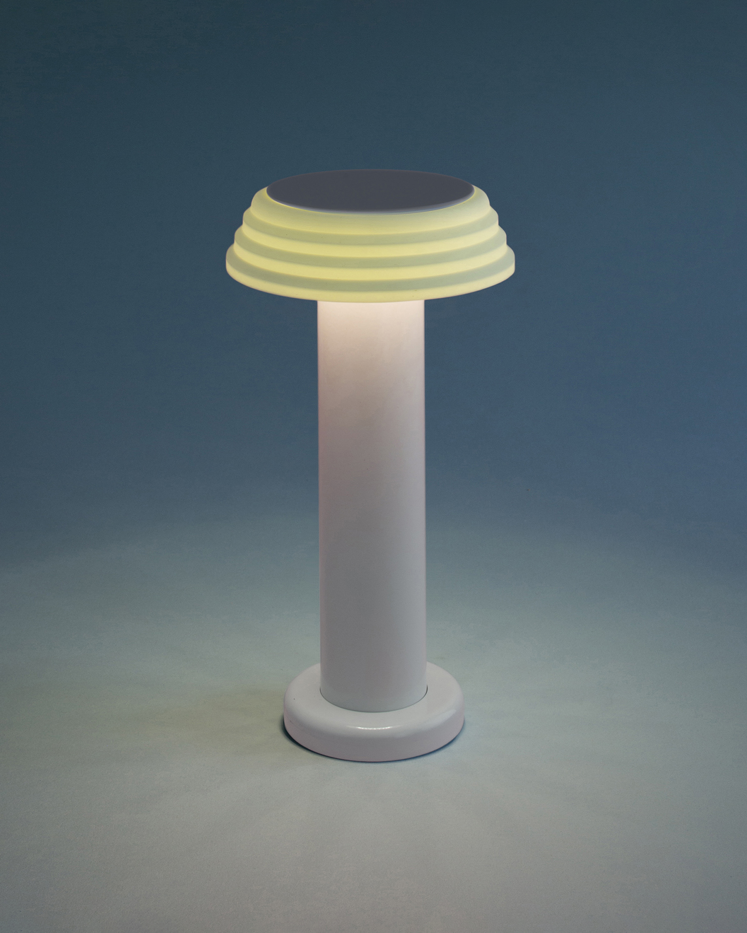 Lampada da tavolo portatile PL1, bianca e menta