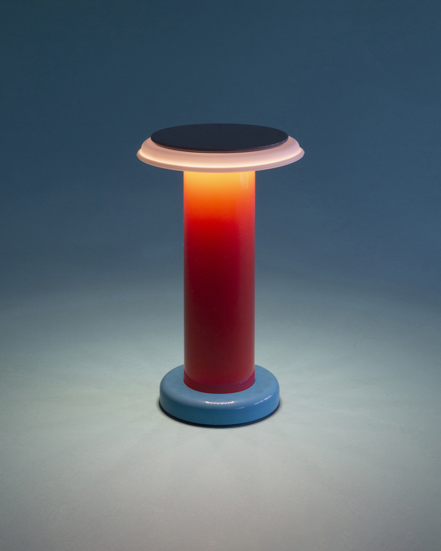 Lampada da tavolo portatile PL5, multicolore