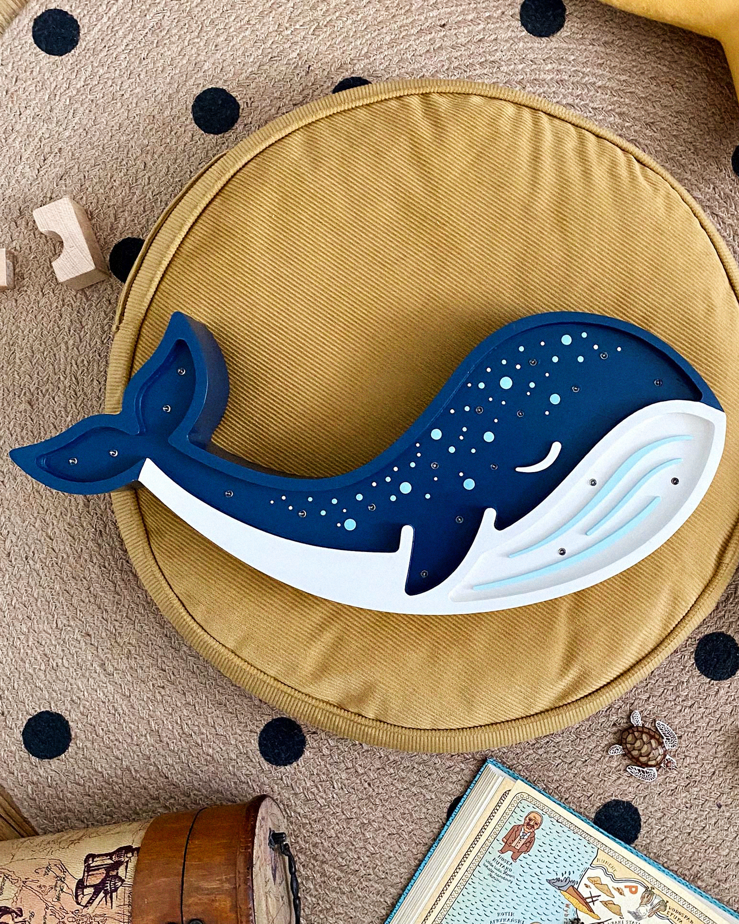 Lampada portatile in legno Whale, blu