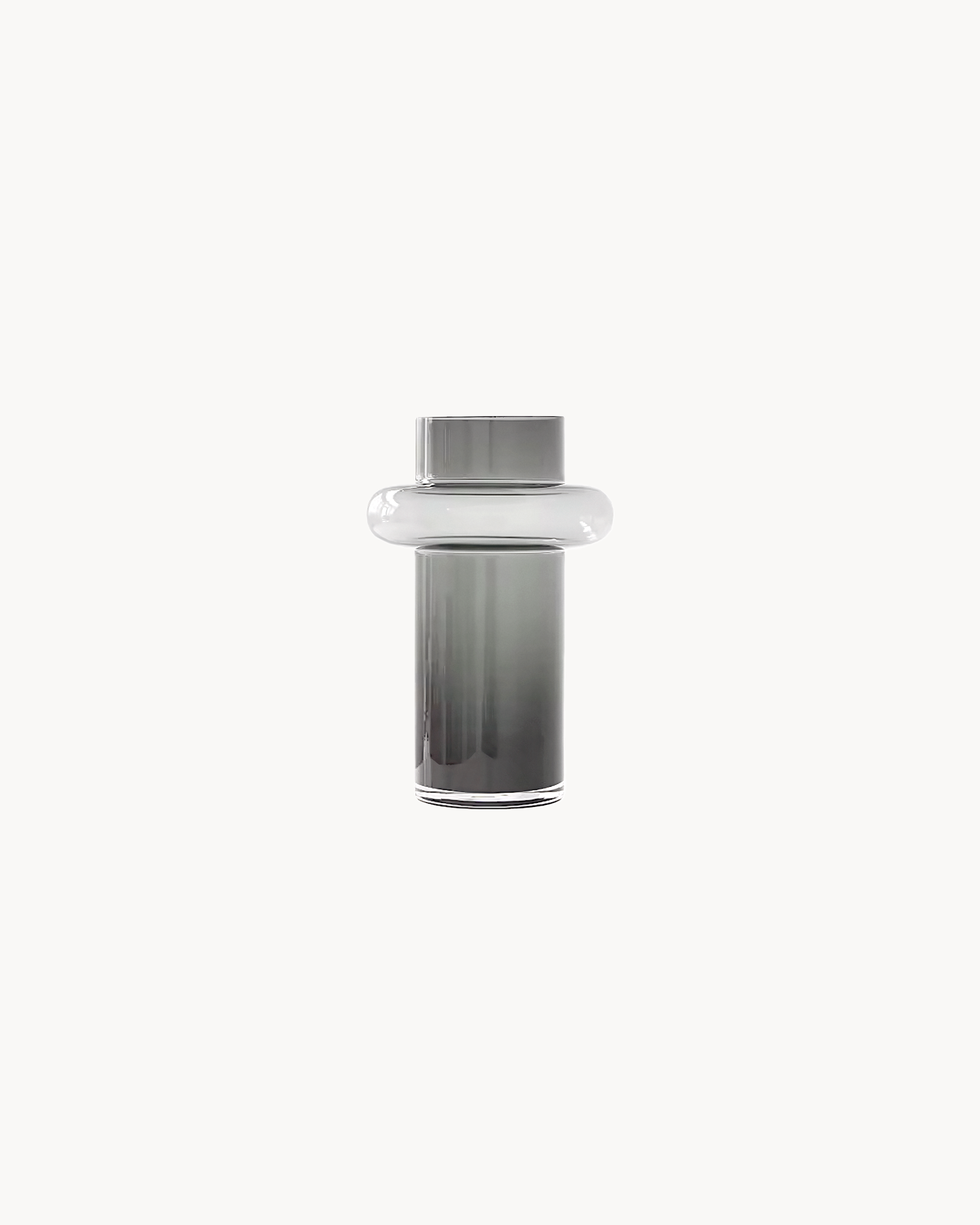 Vaso Rafael, medio