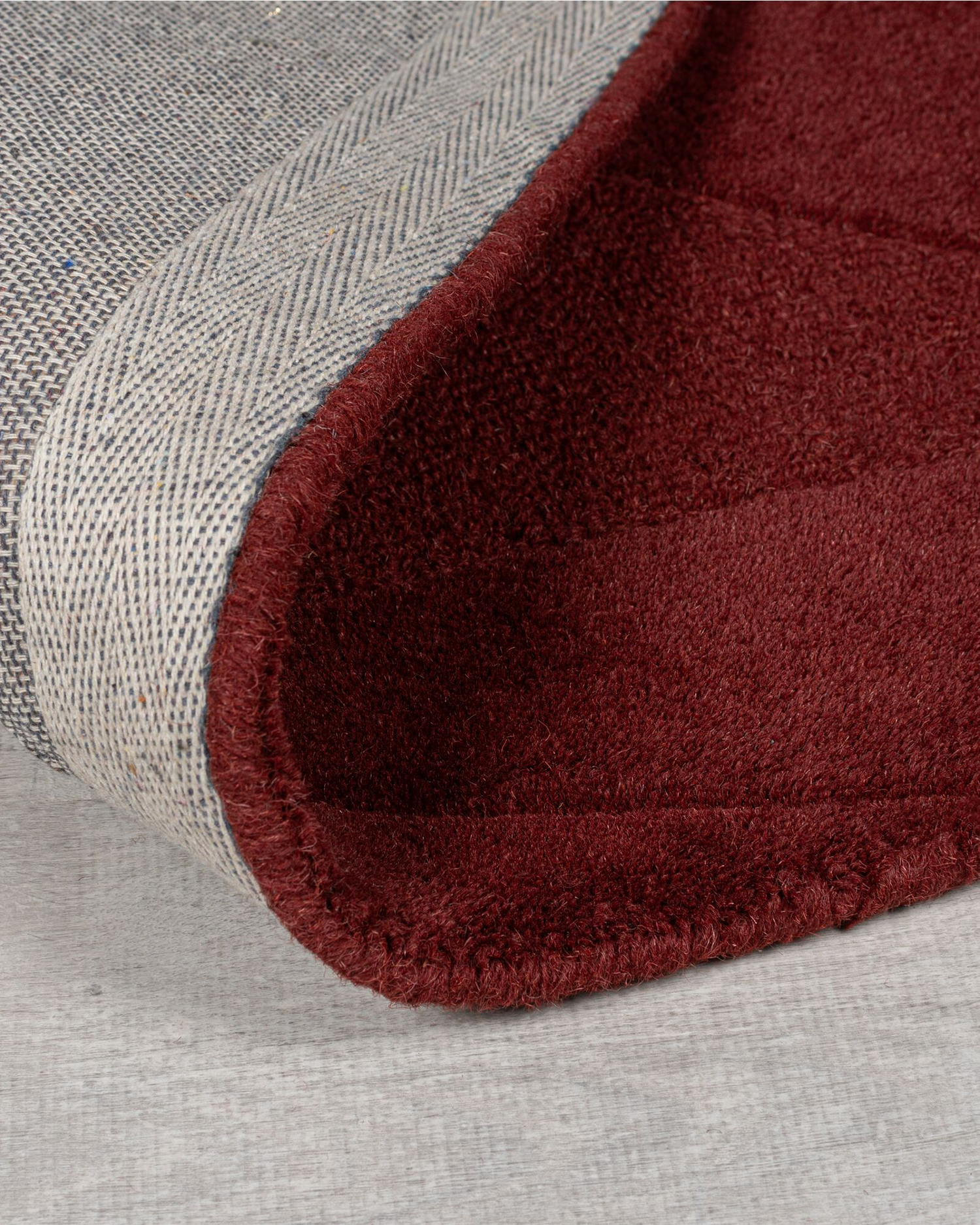 Tappeto geometrico in lana Shard, rosso