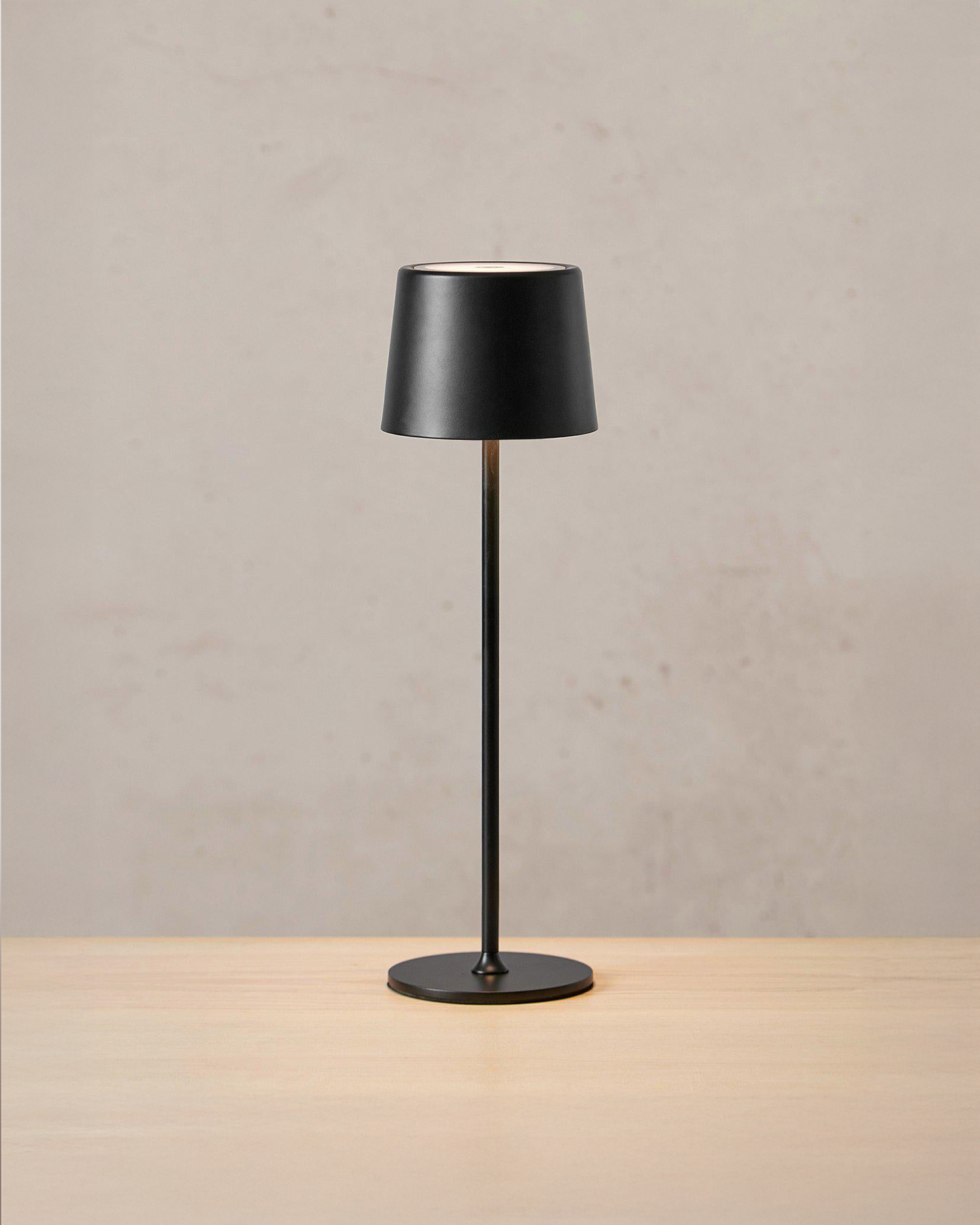 Lampada da tavolo ricaricabile Fiore, nera