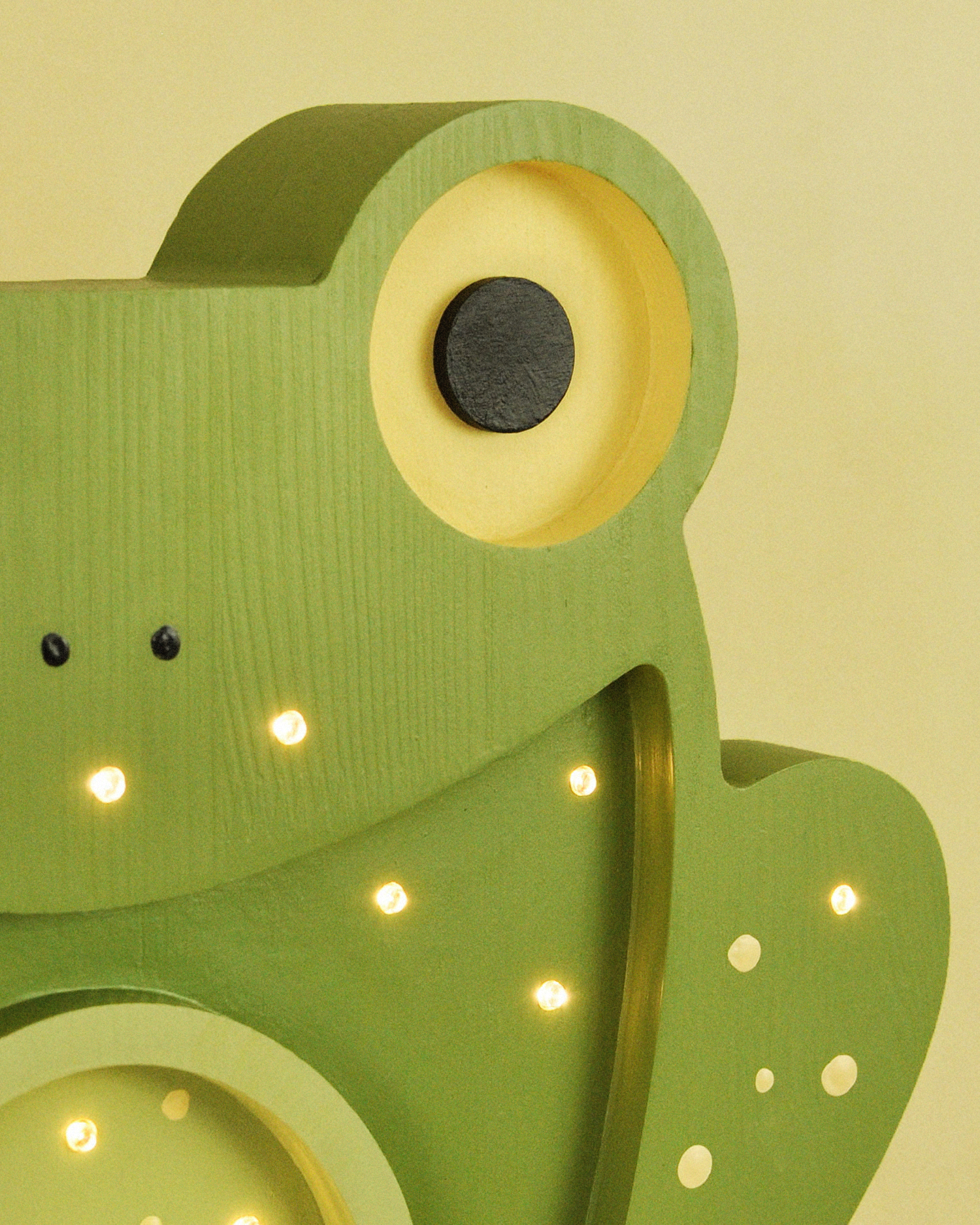 Lampada portatile in legno Frog