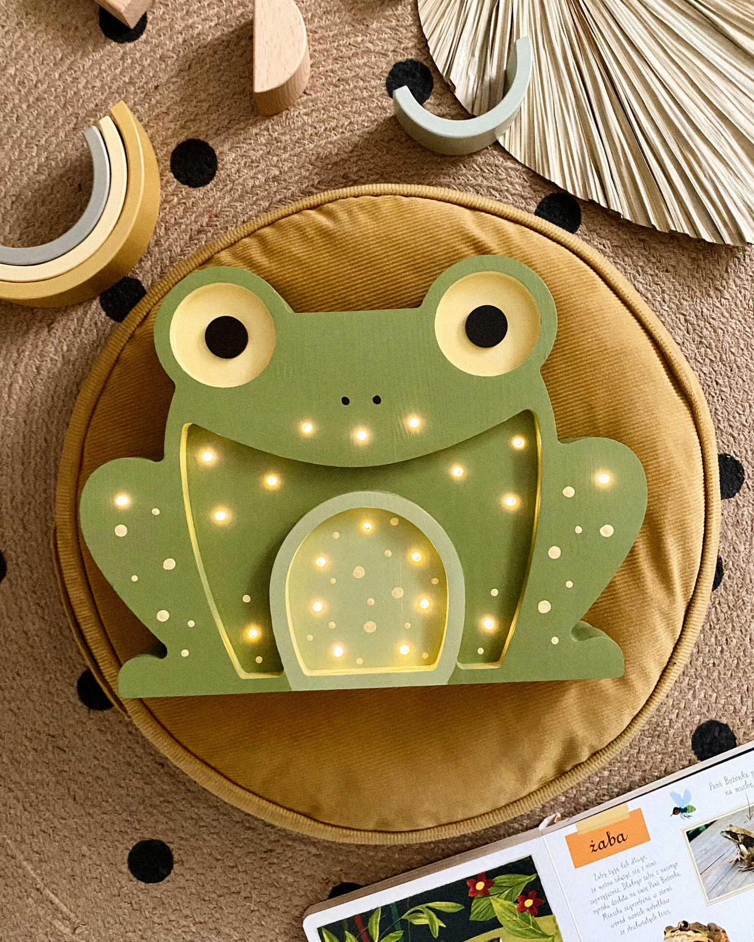 Lampada portatile in legno Frog