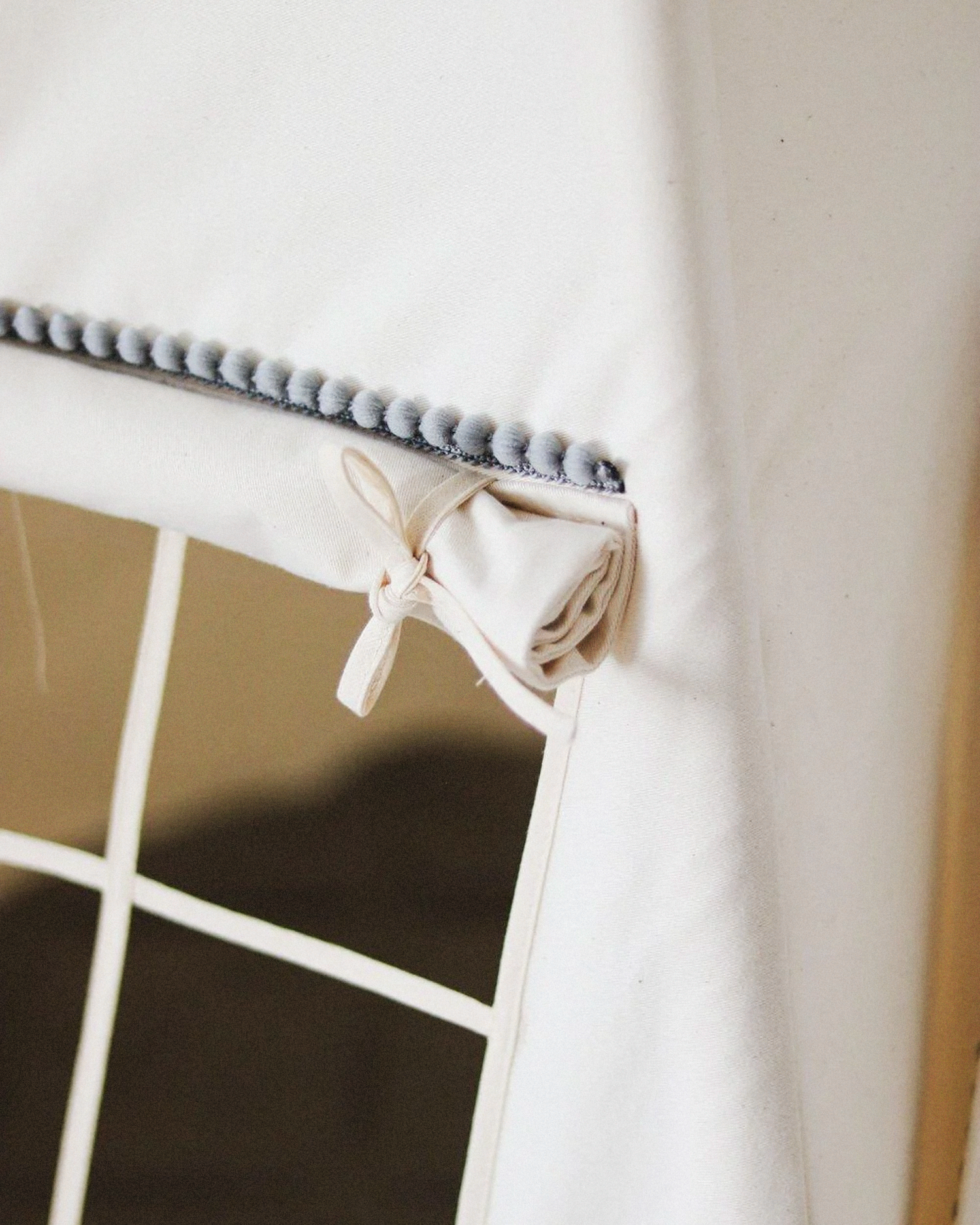 Tenda Teepee Grey Pompoms