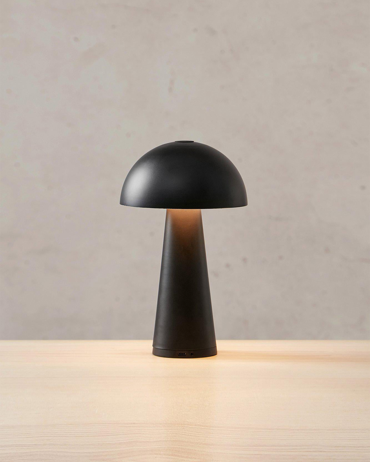 Lampada da tavolo ricaricabile Fungi, nera