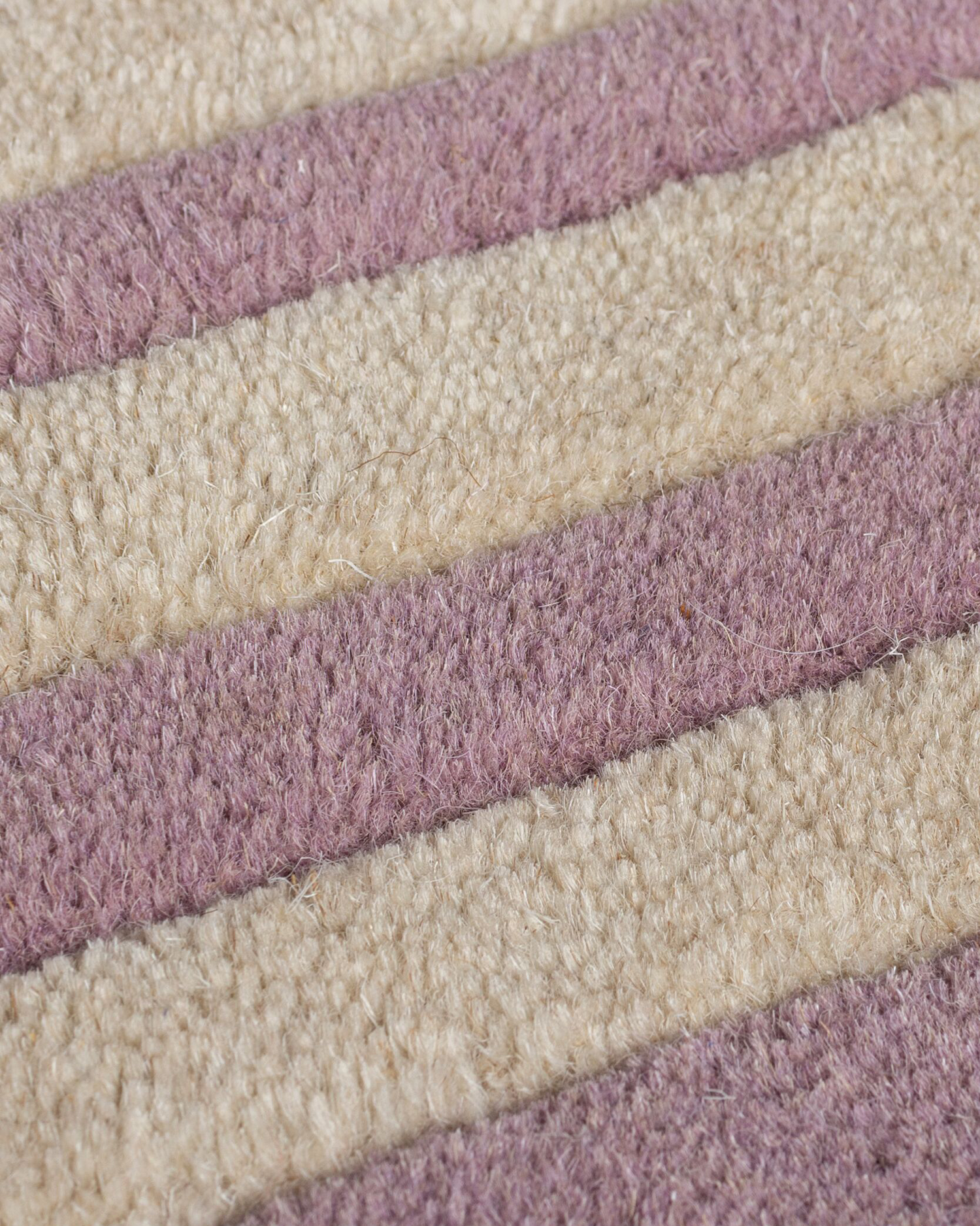 Tappeto in lana con bordo smerlato Lois, rosa