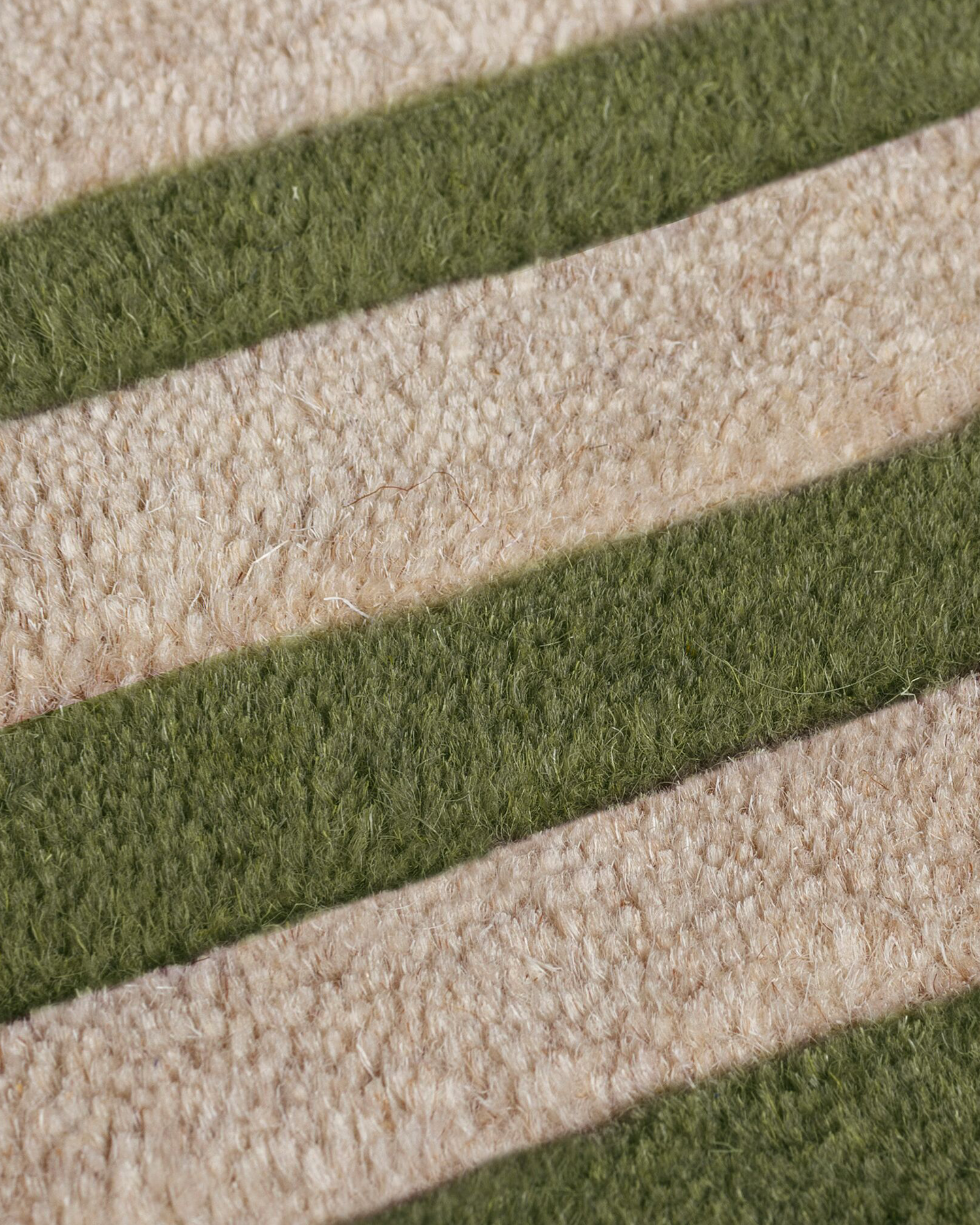 Tappeto in lana con bordo smerlato Lois, verde