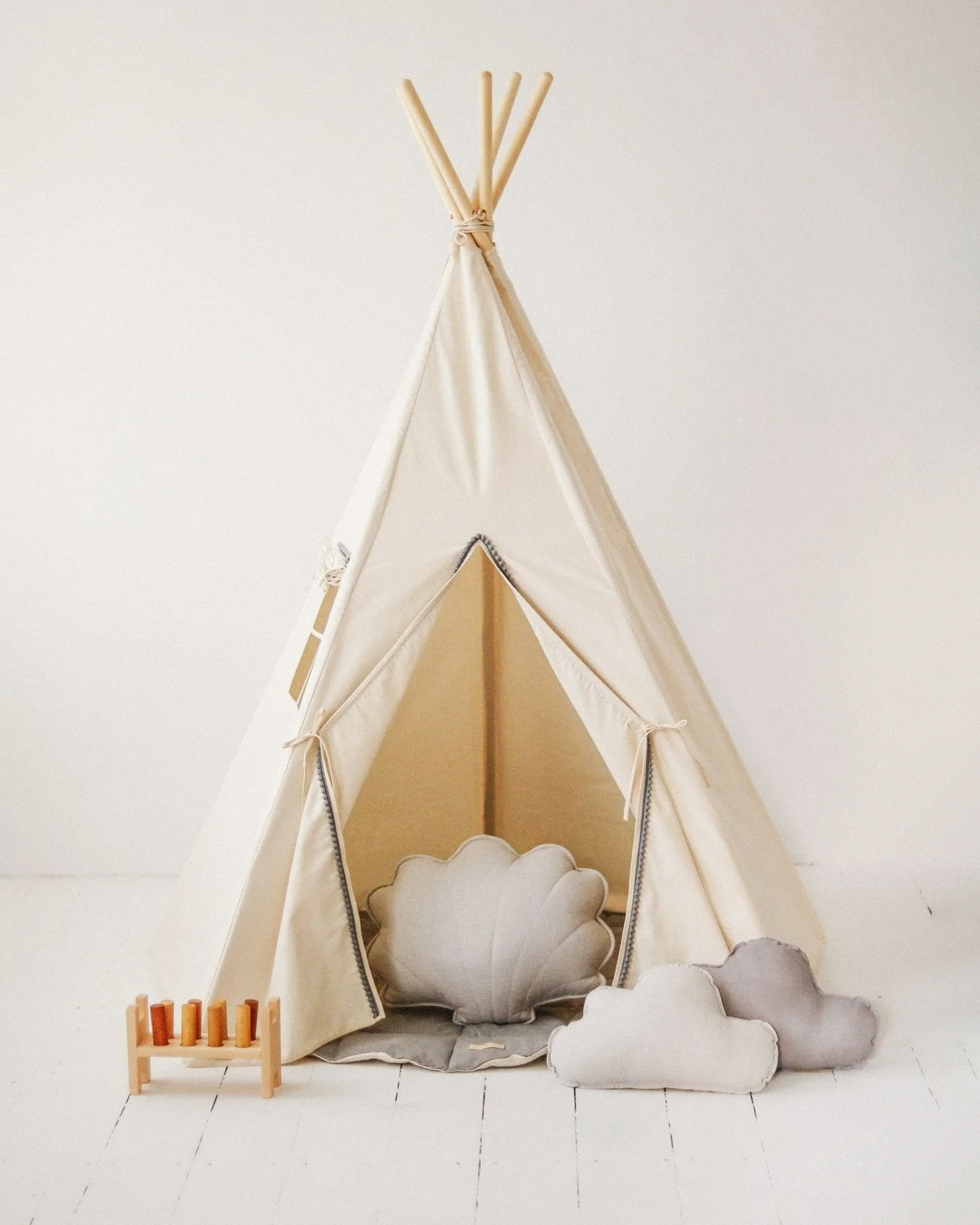 Tenda Teepee Grey Pompoms