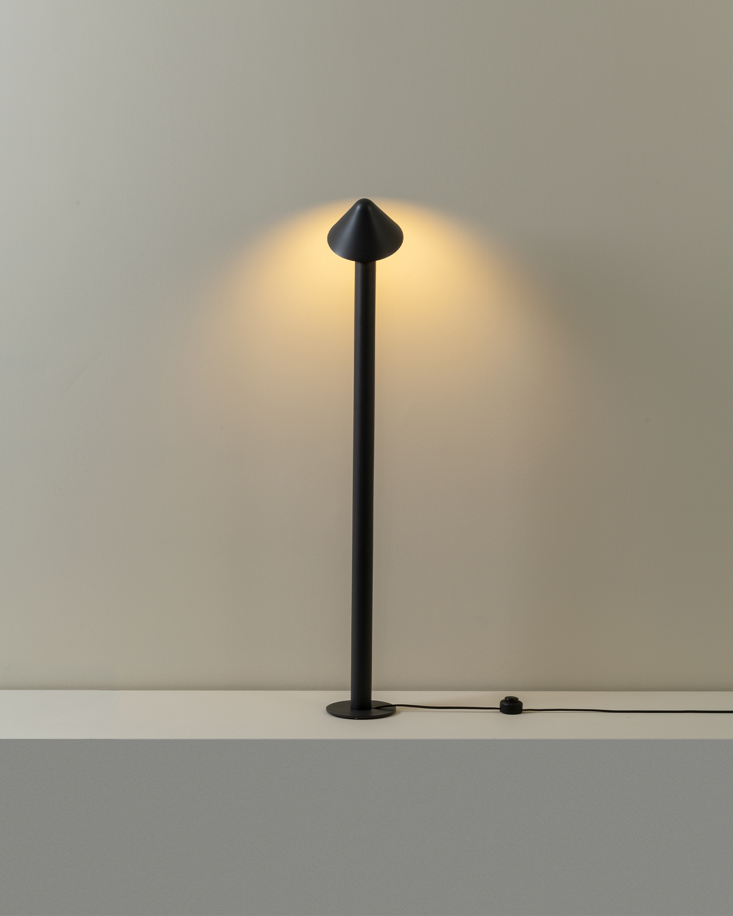 Lampada da terra Shita