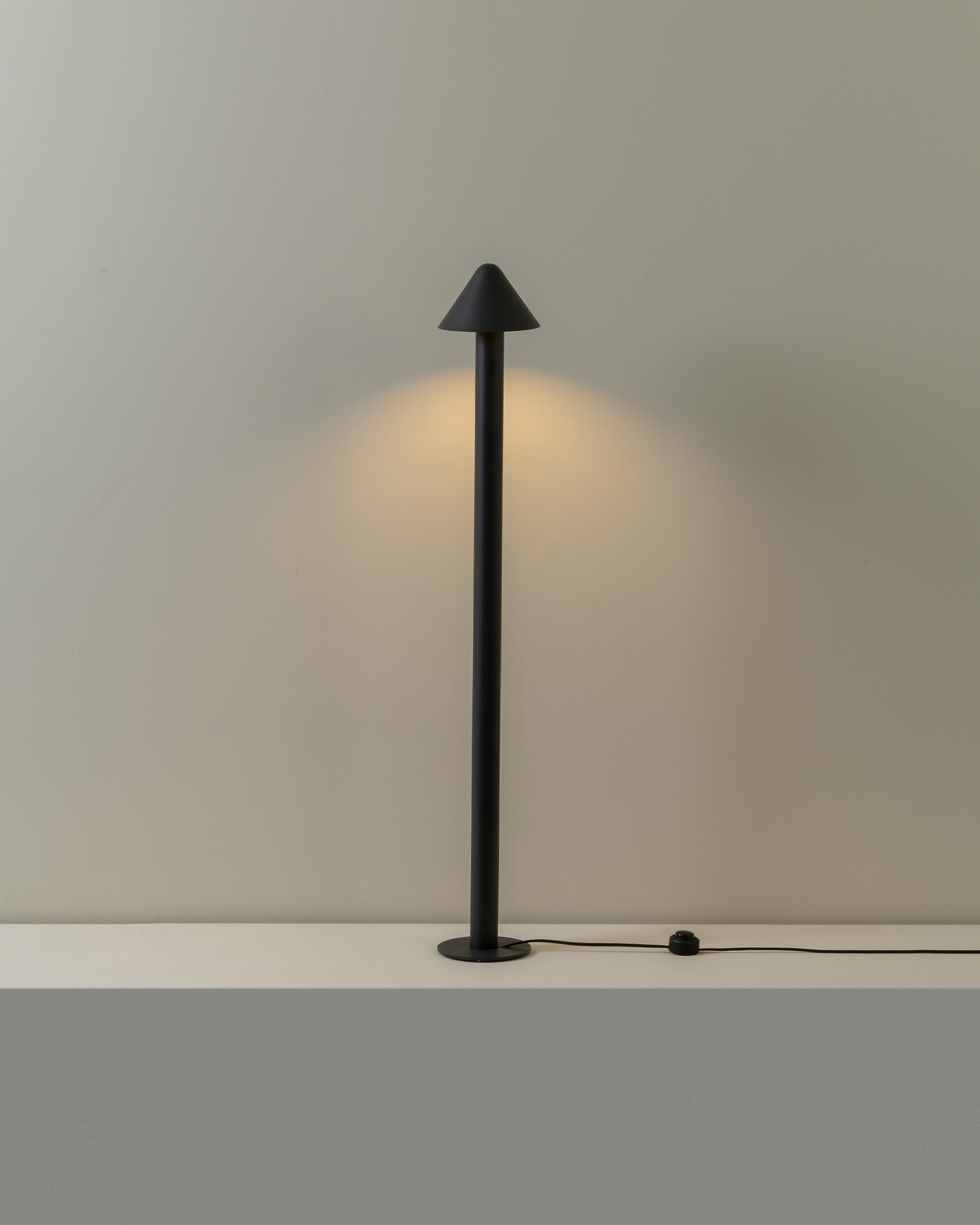 Lampada da terra Shita