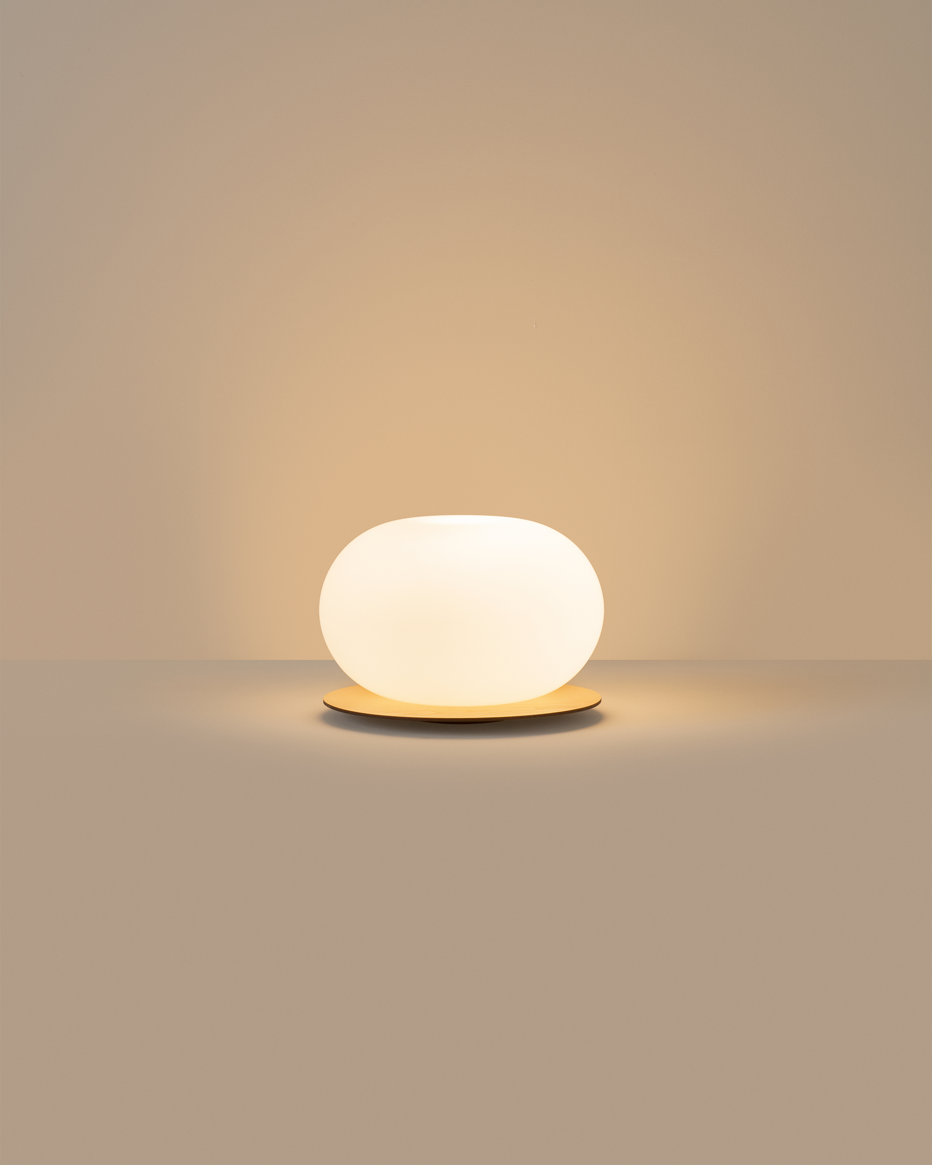 Lampada da tavolo Knock