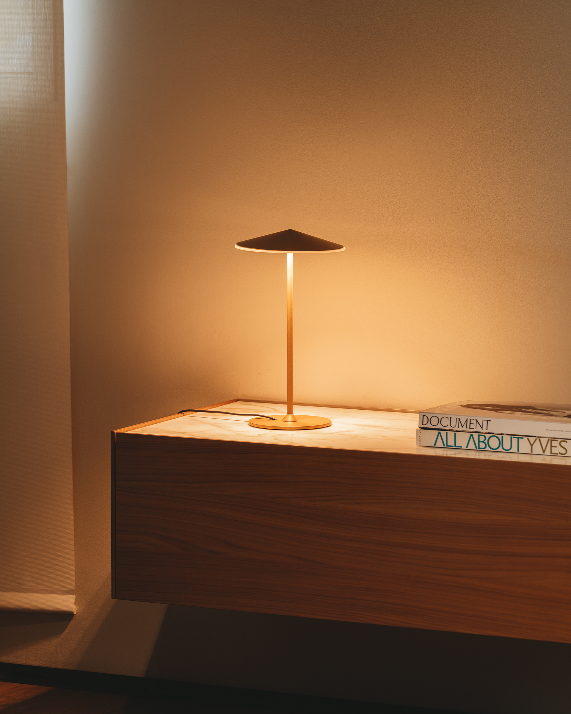 Lampada da tavolo Pla