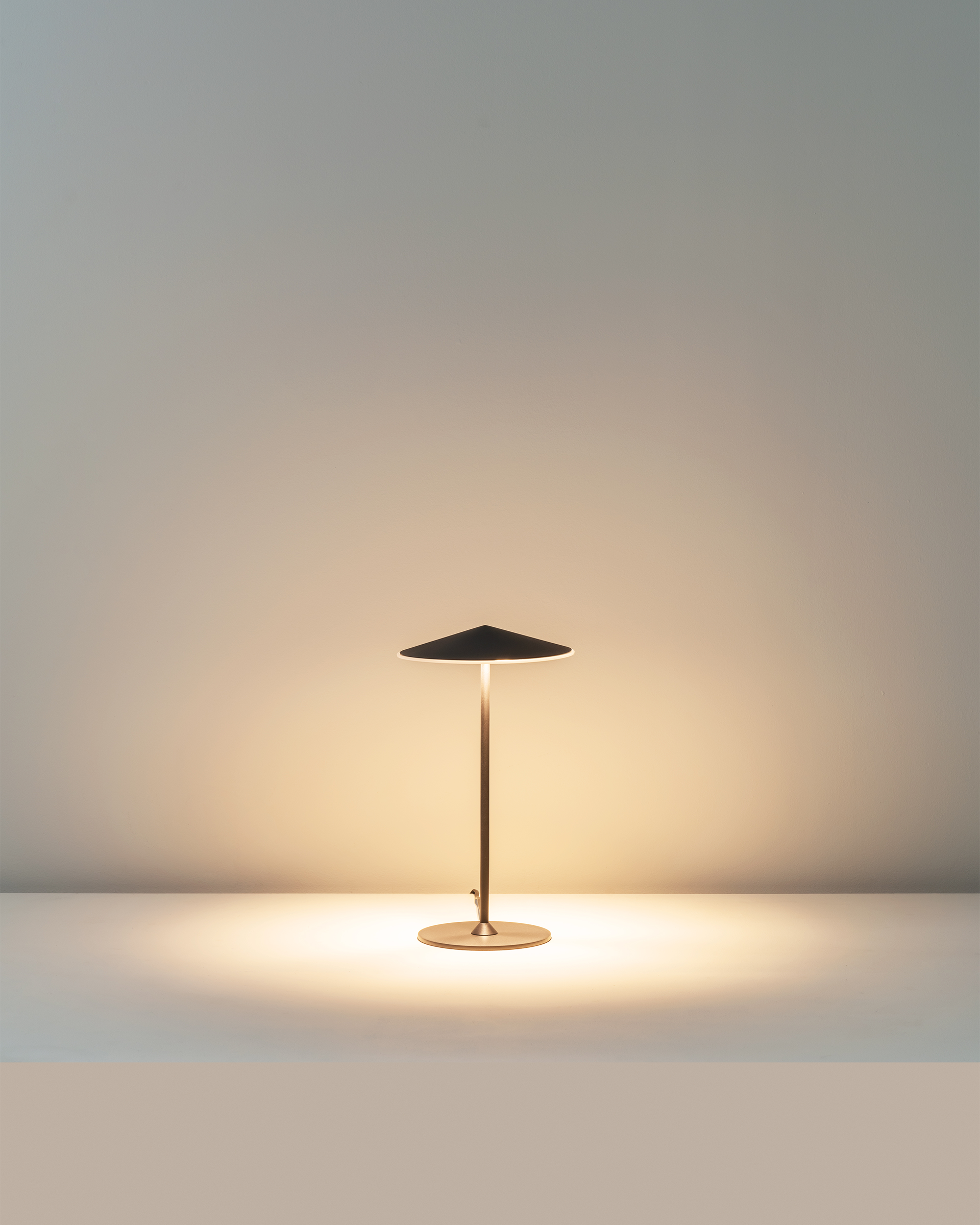 Lampada da tavolo Pla