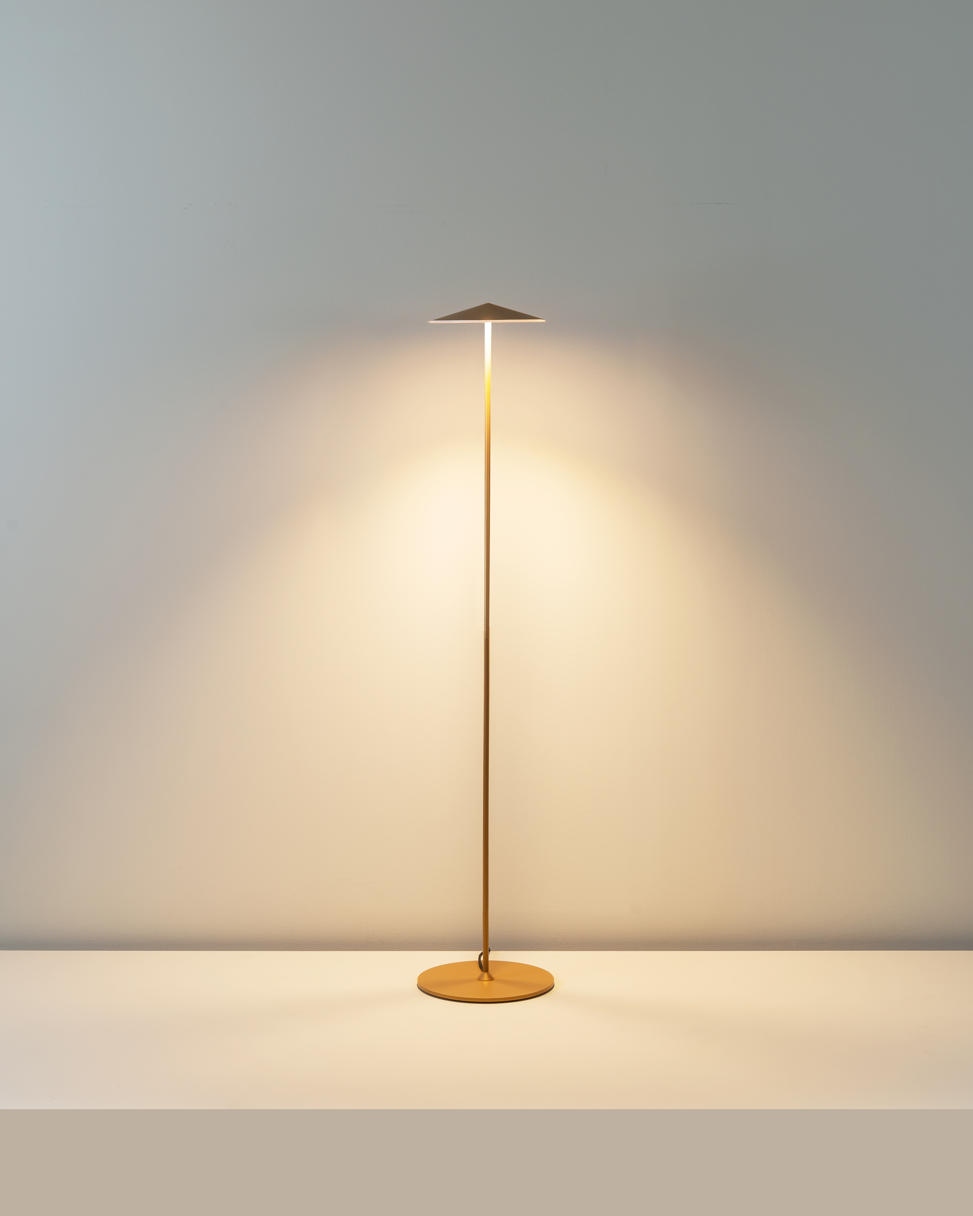 Lampada da terra Pla