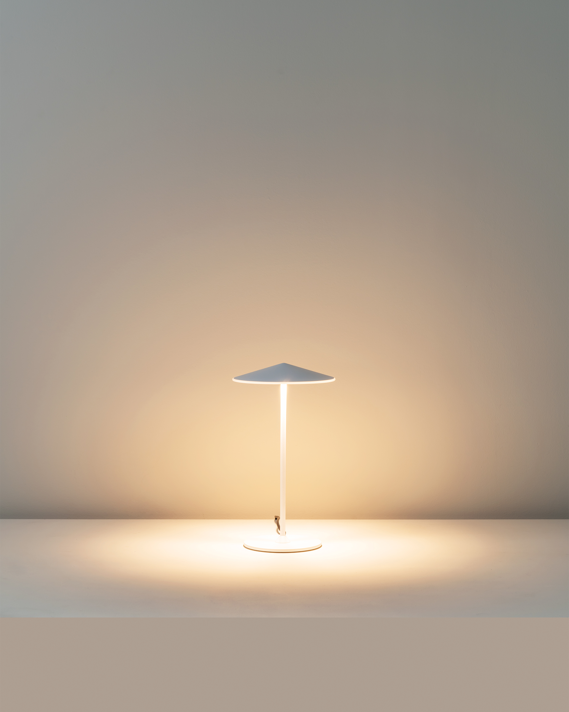 Lampada da tavolo Pla