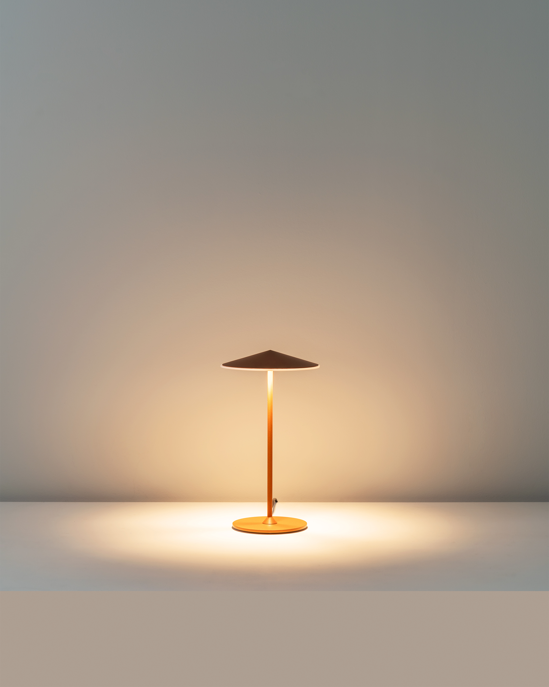 Lampada da tavolo Pla