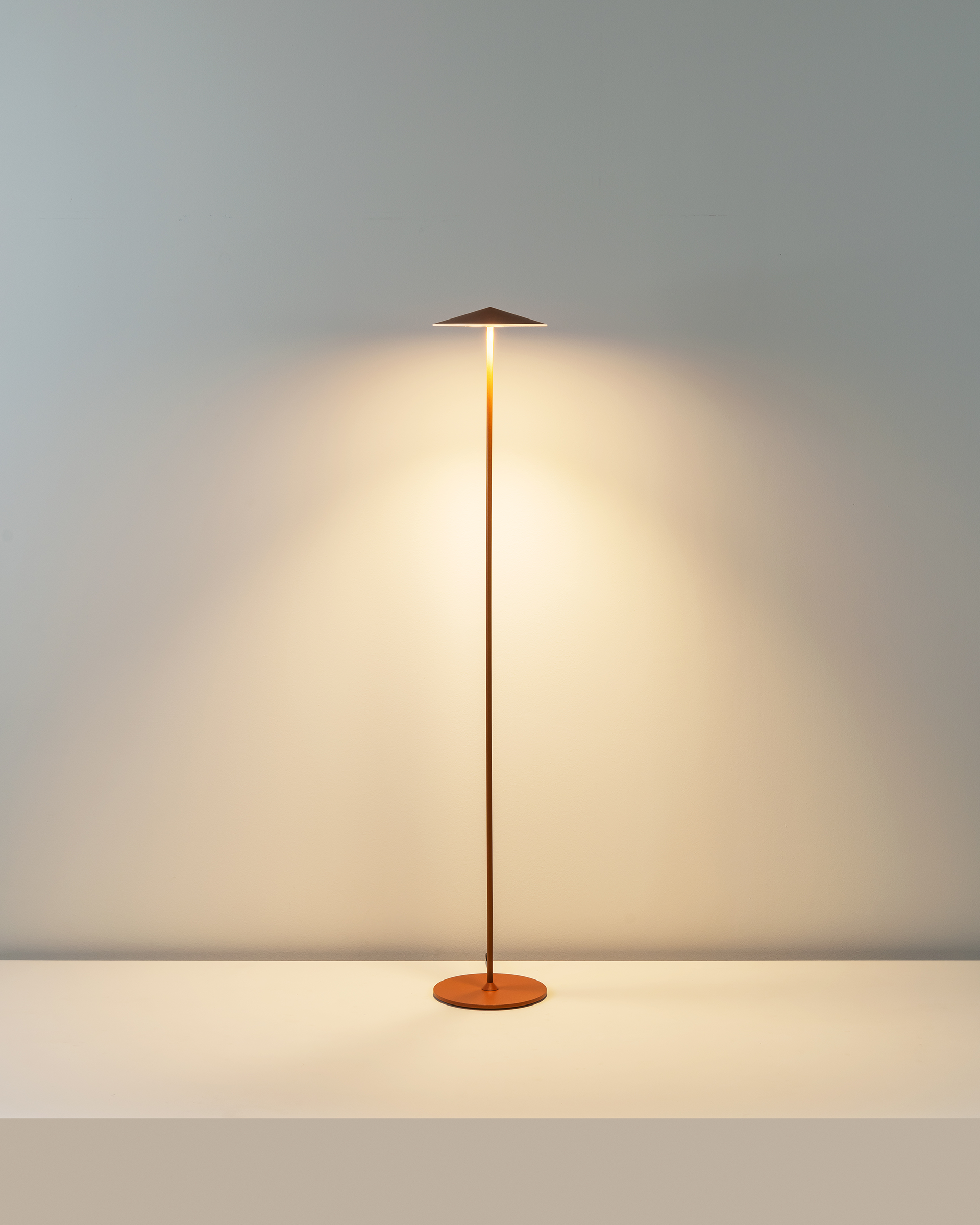 Lampada da terra Pla