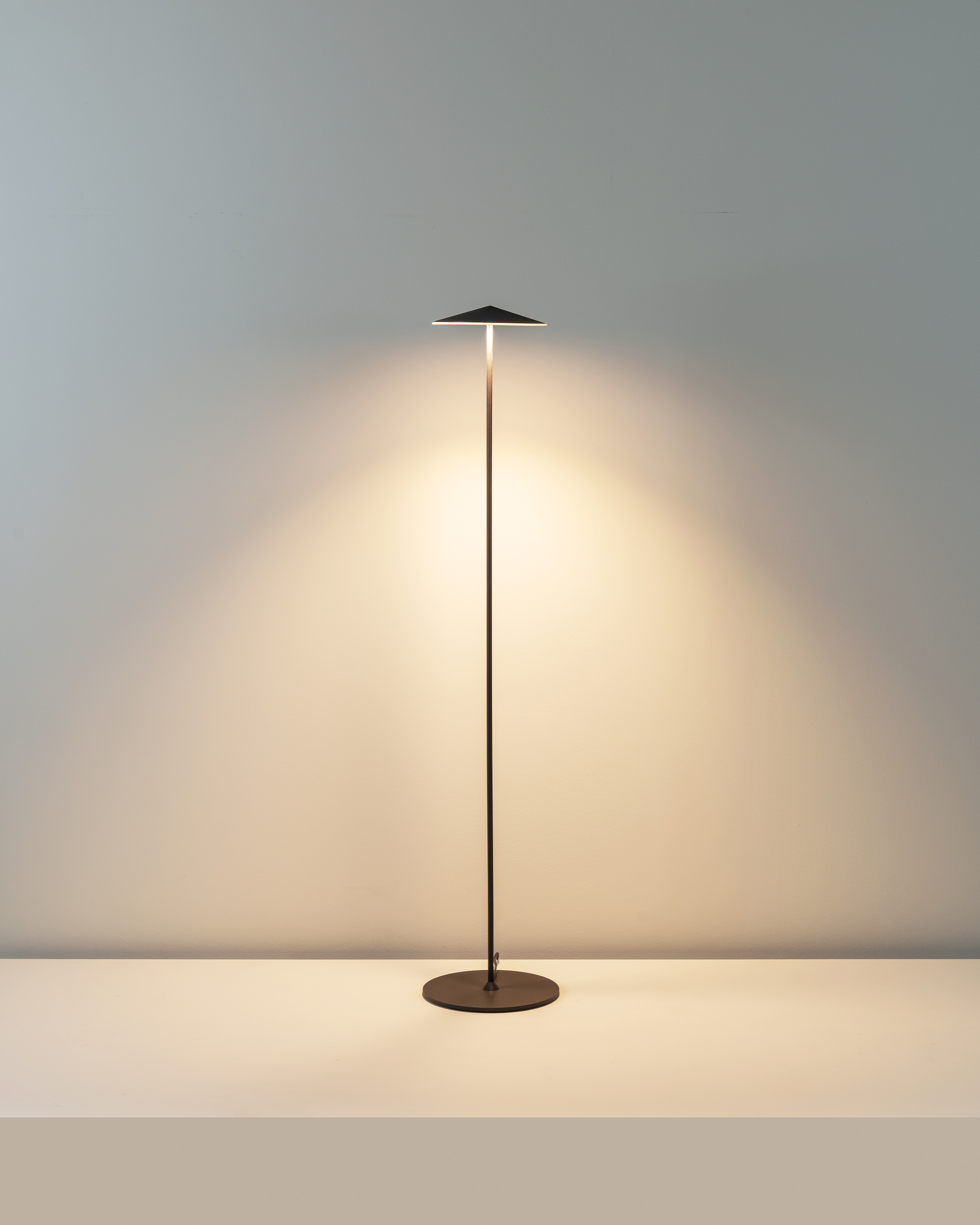 Lampada da terra Pla