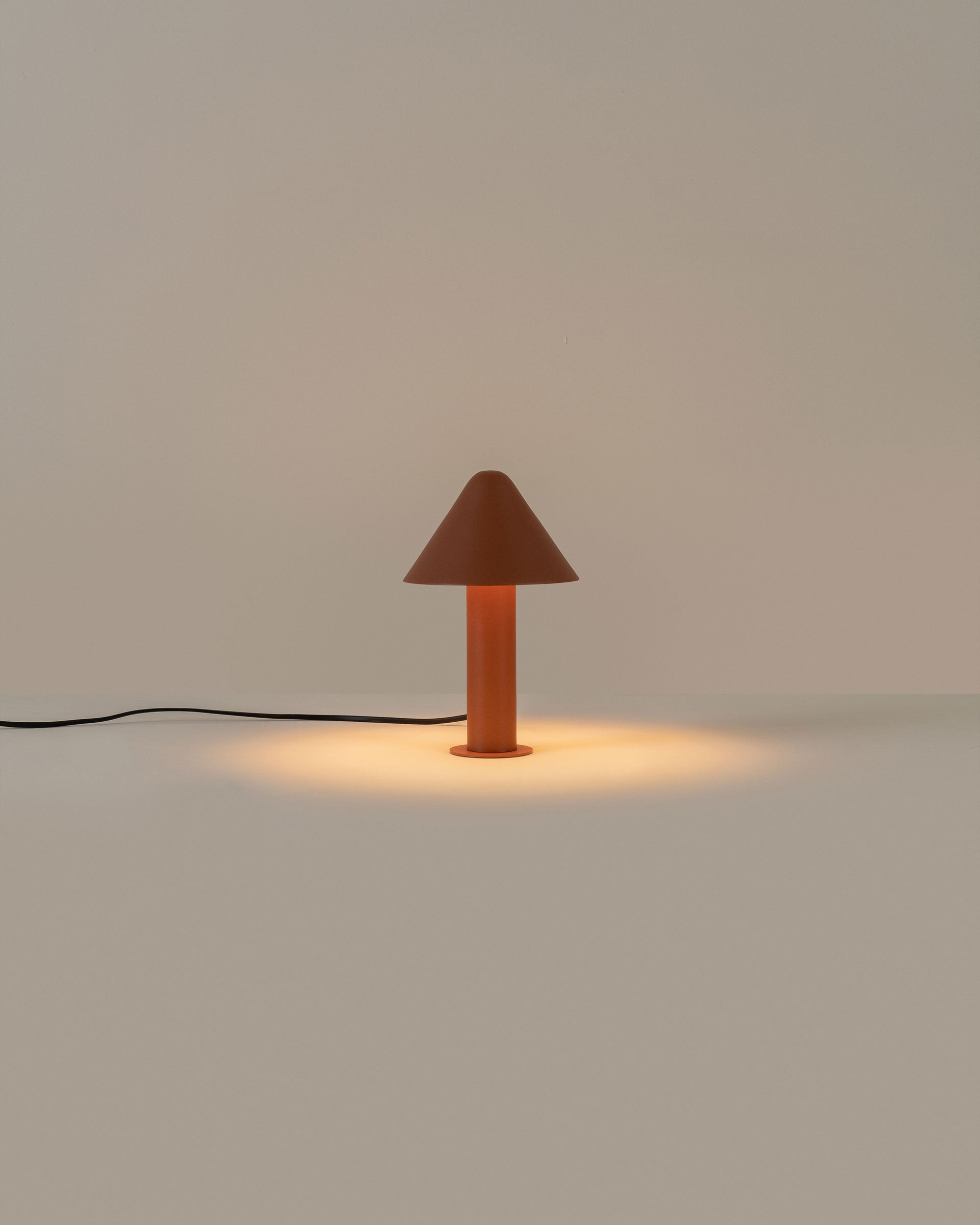 Lampada da tavolo Shita, rame