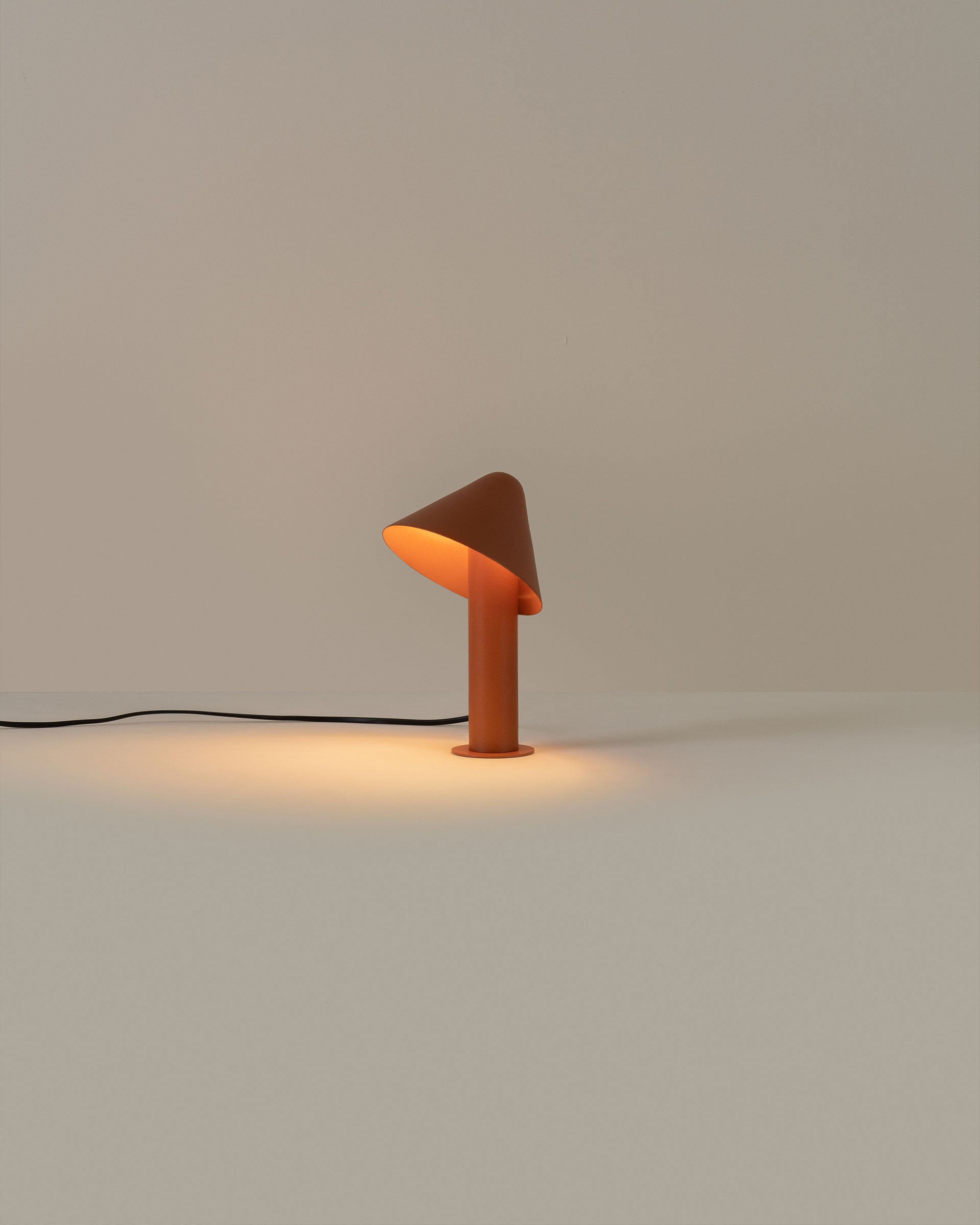 Lampada da tavolo Shita, rame