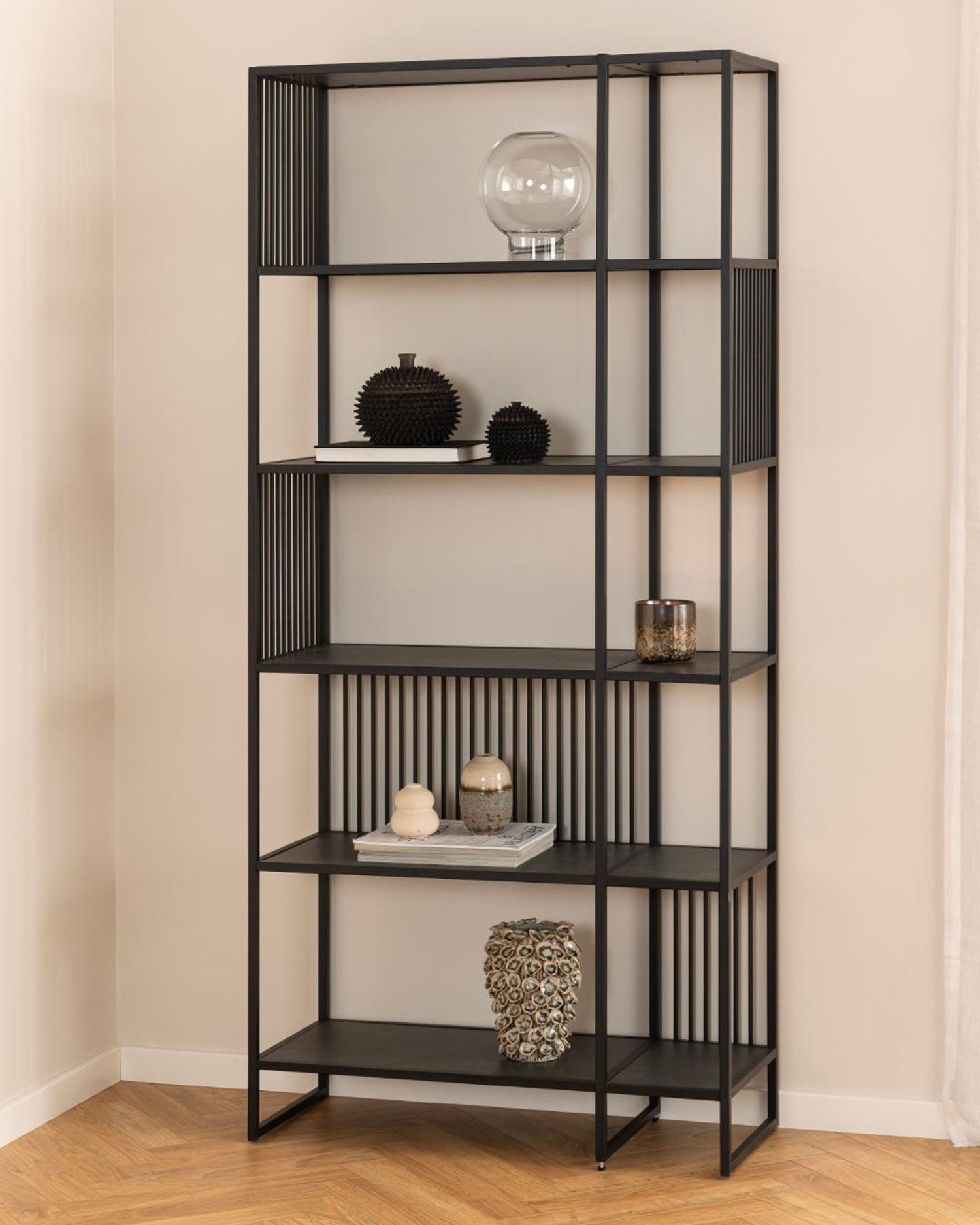 Libreria in acciaio con ripiani in legno Strington