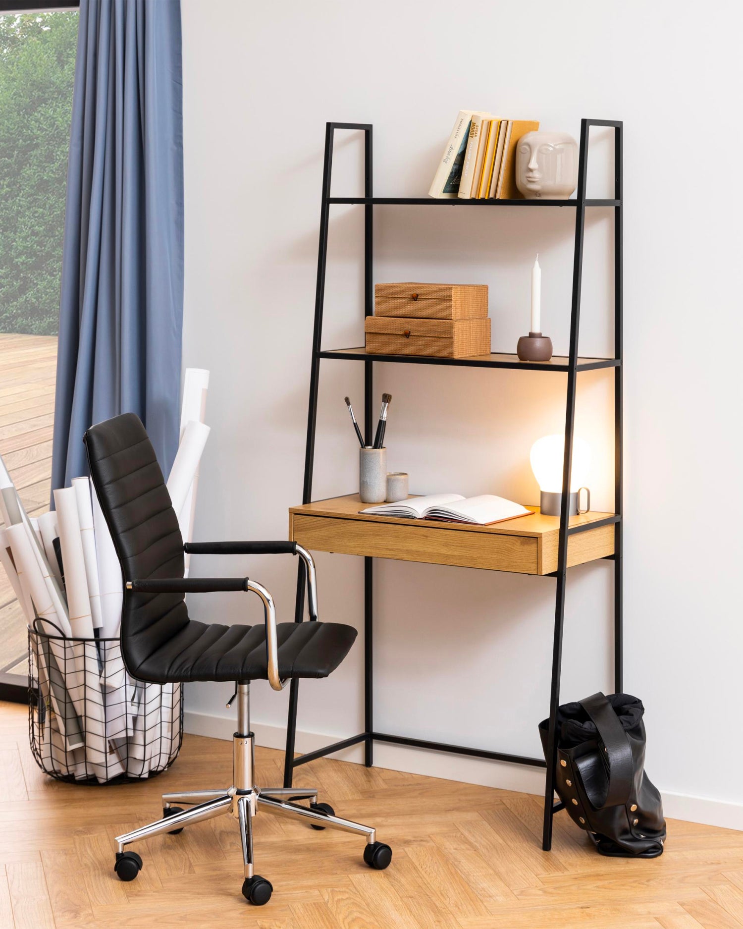 Libreria in acciaio con ripiani in legno Seaford