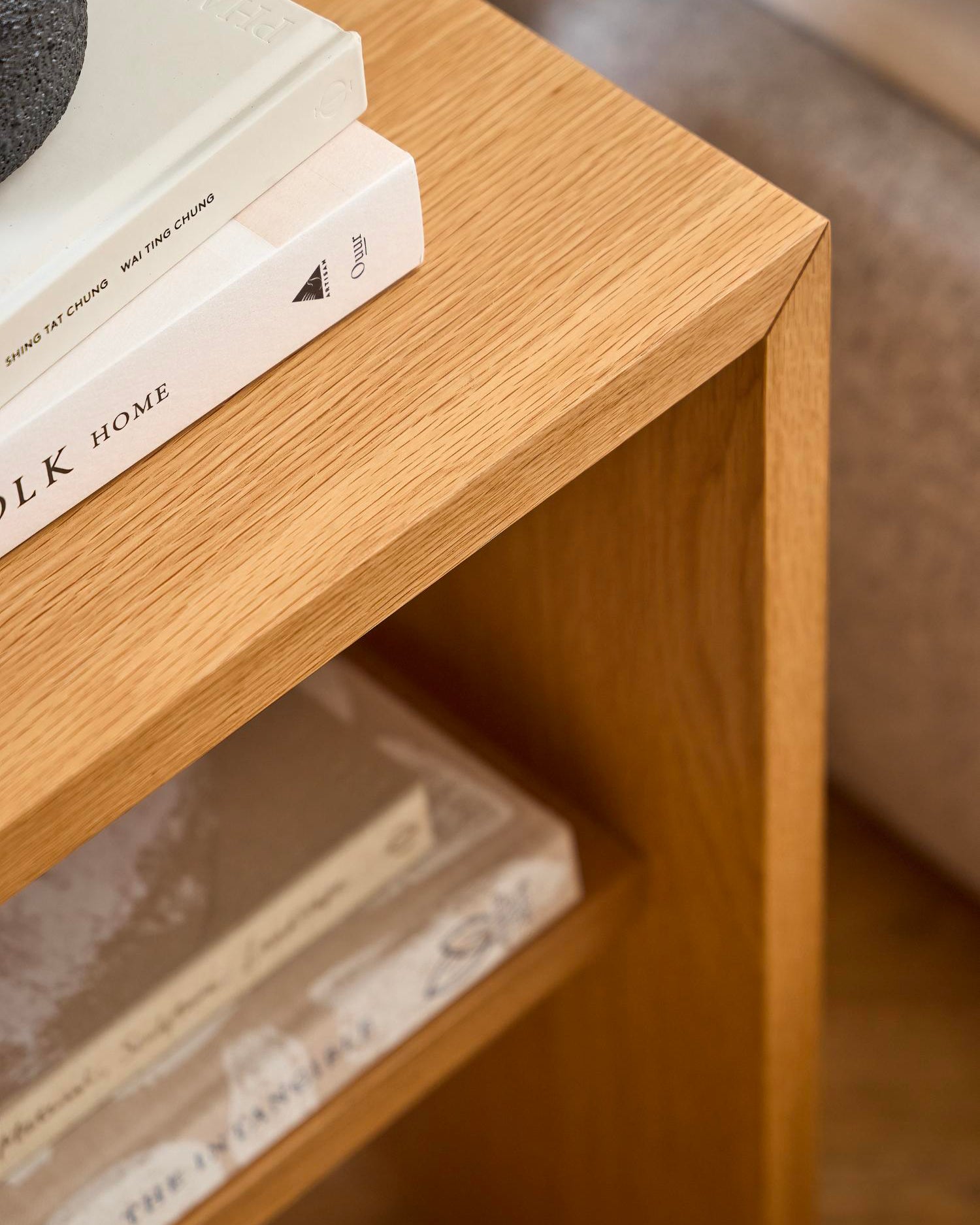 Comodino in legno Arlon