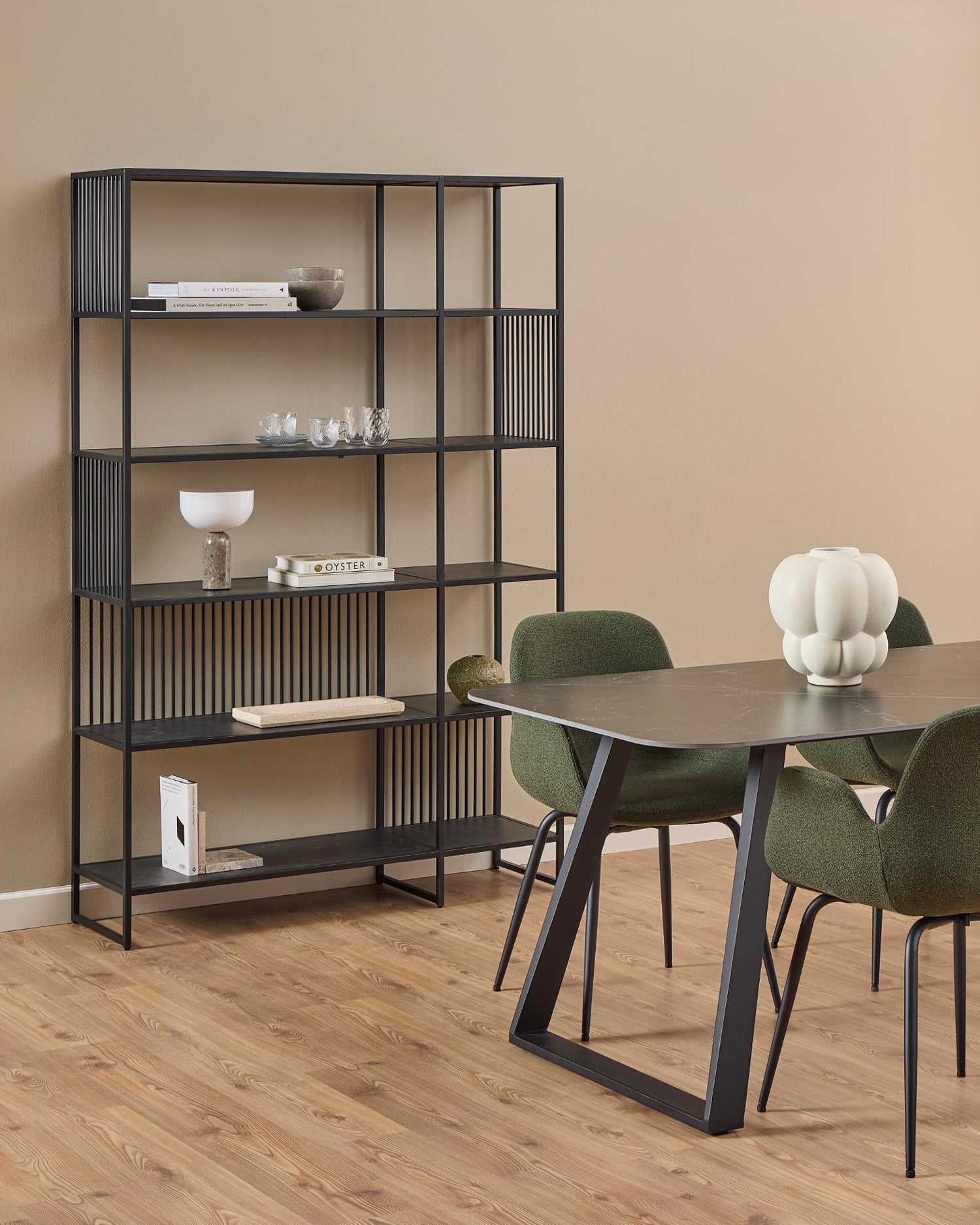 Libreria in acciaio con ripiani in legno Strington