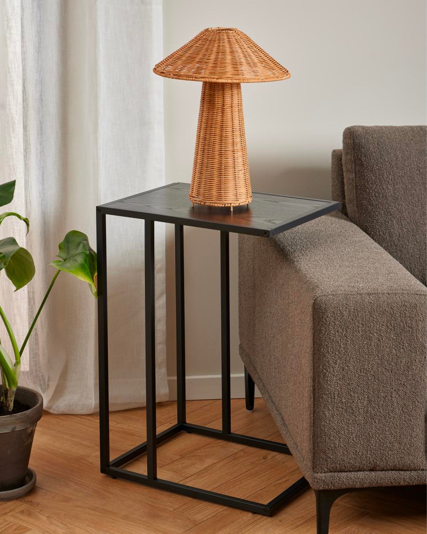 Tavolino in acciaio con piano effetto rovere Seaford