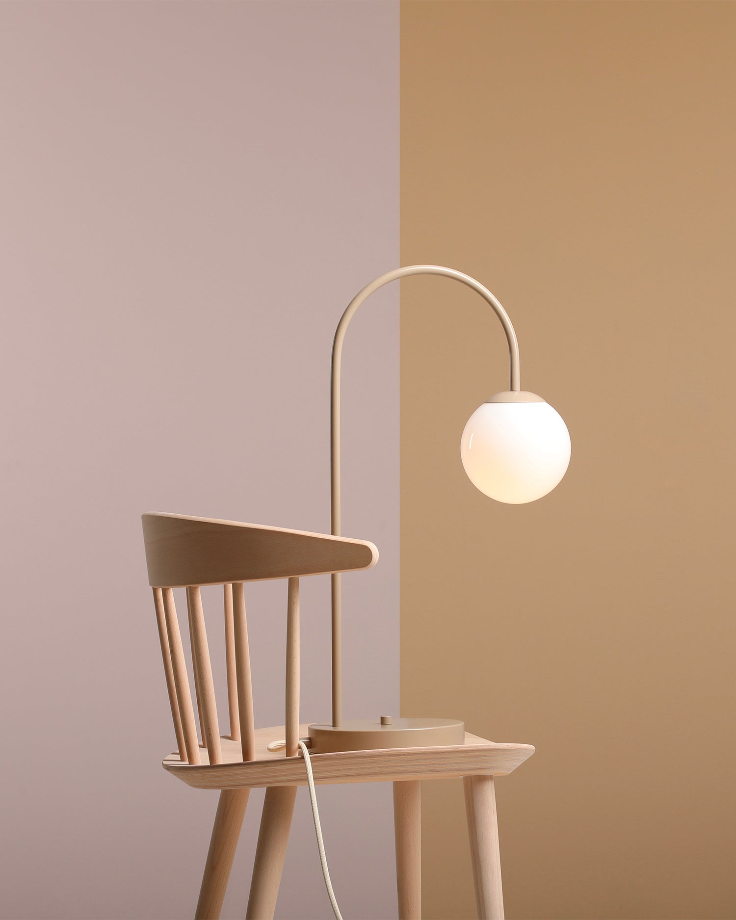 Lampada da tavolo Una, beige