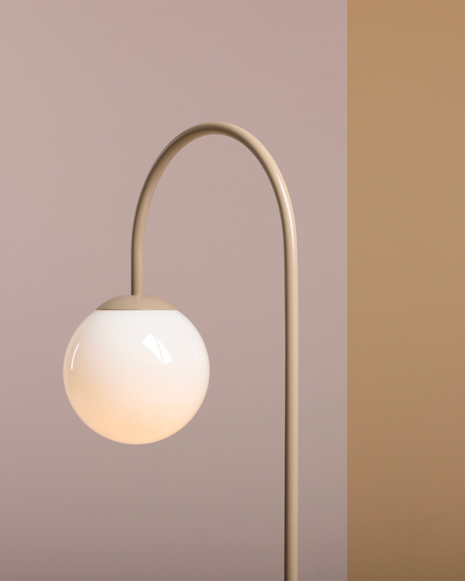 Lampada da tavolo Una, beige