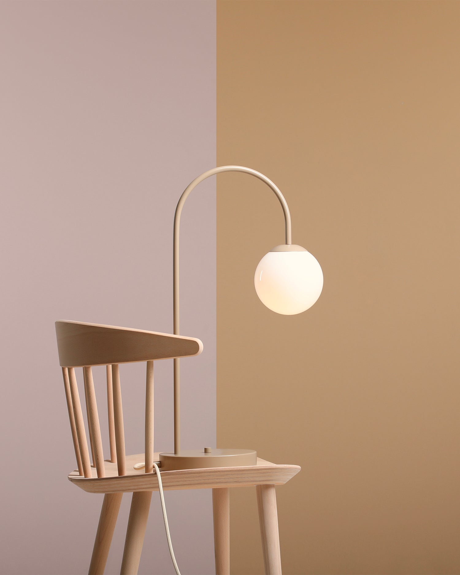 Lampada da tavolo Una, beige