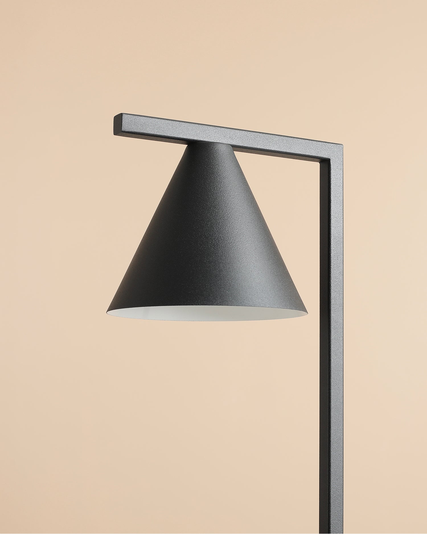 Lampada da tavolo Form, nera