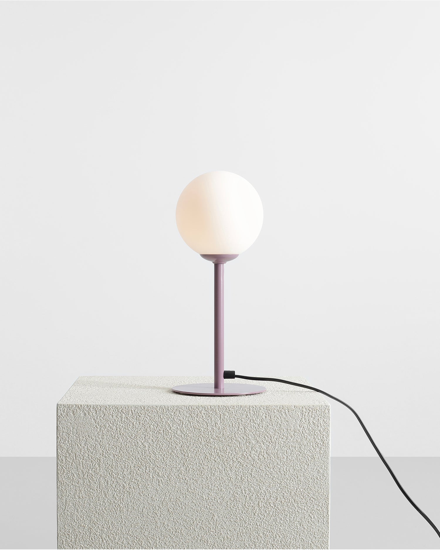 Lampada da tavolo Pinne, lilla