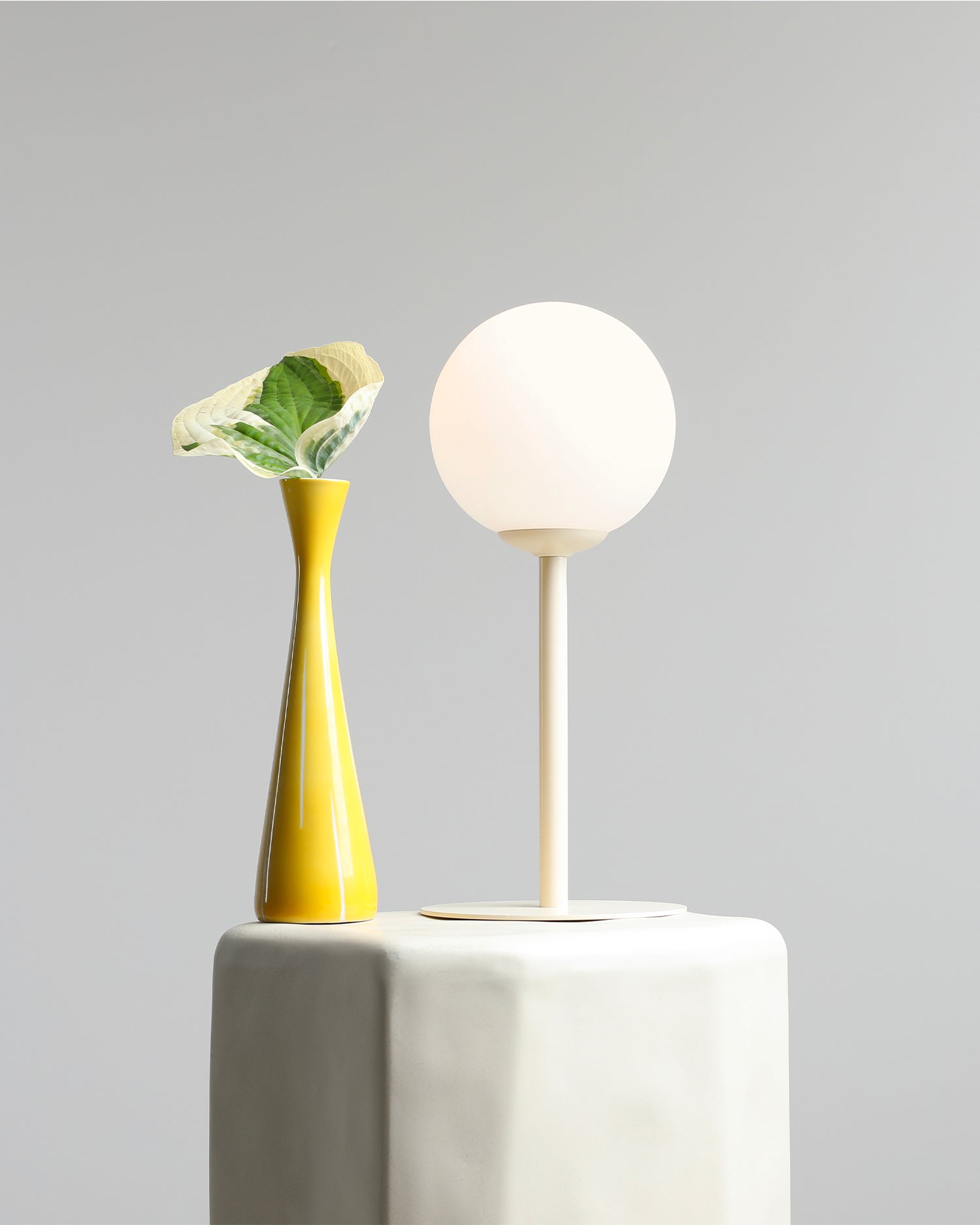 Lampada da tavolo Pinne, crema