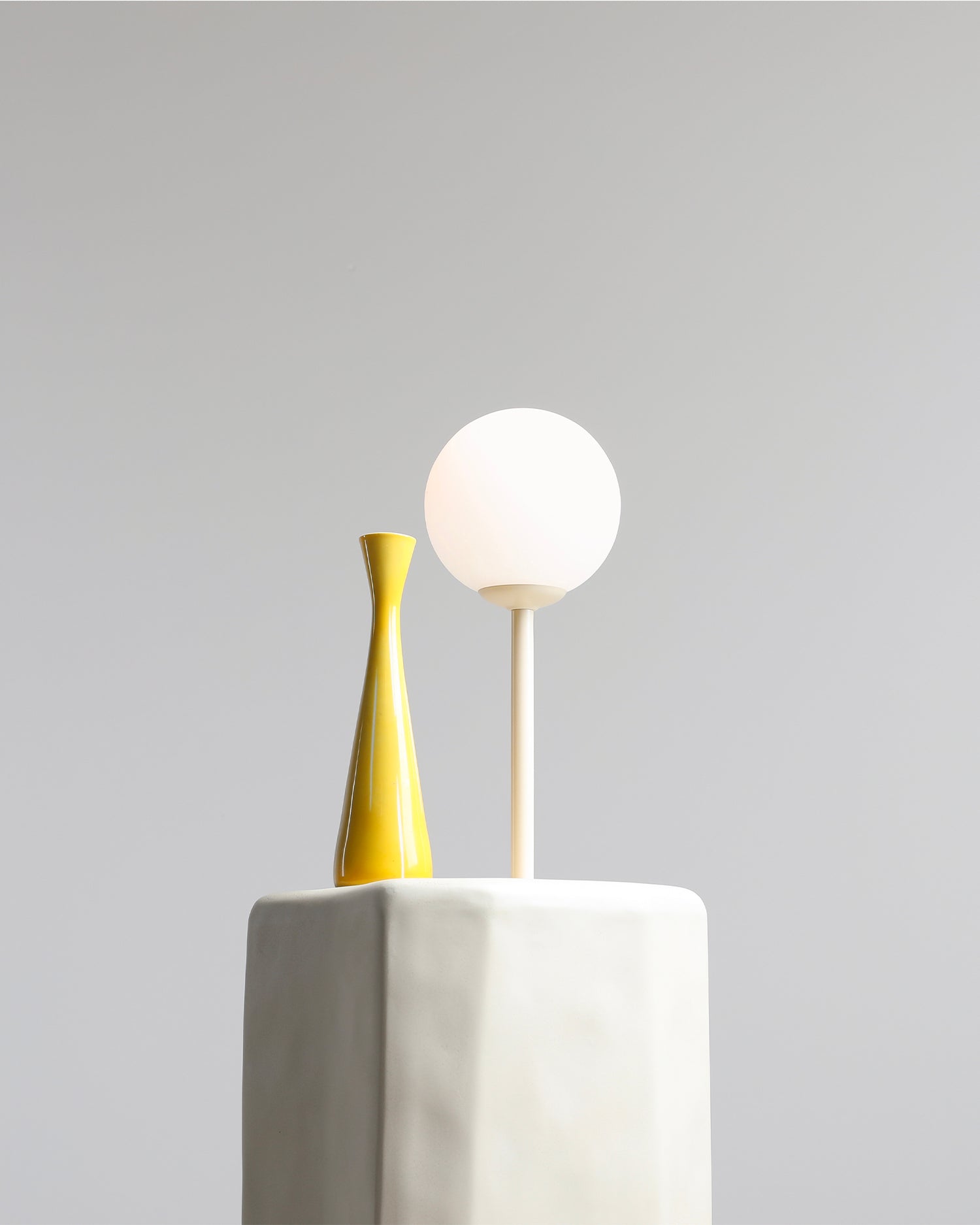 Lampada da tavolo Pinne, crema
