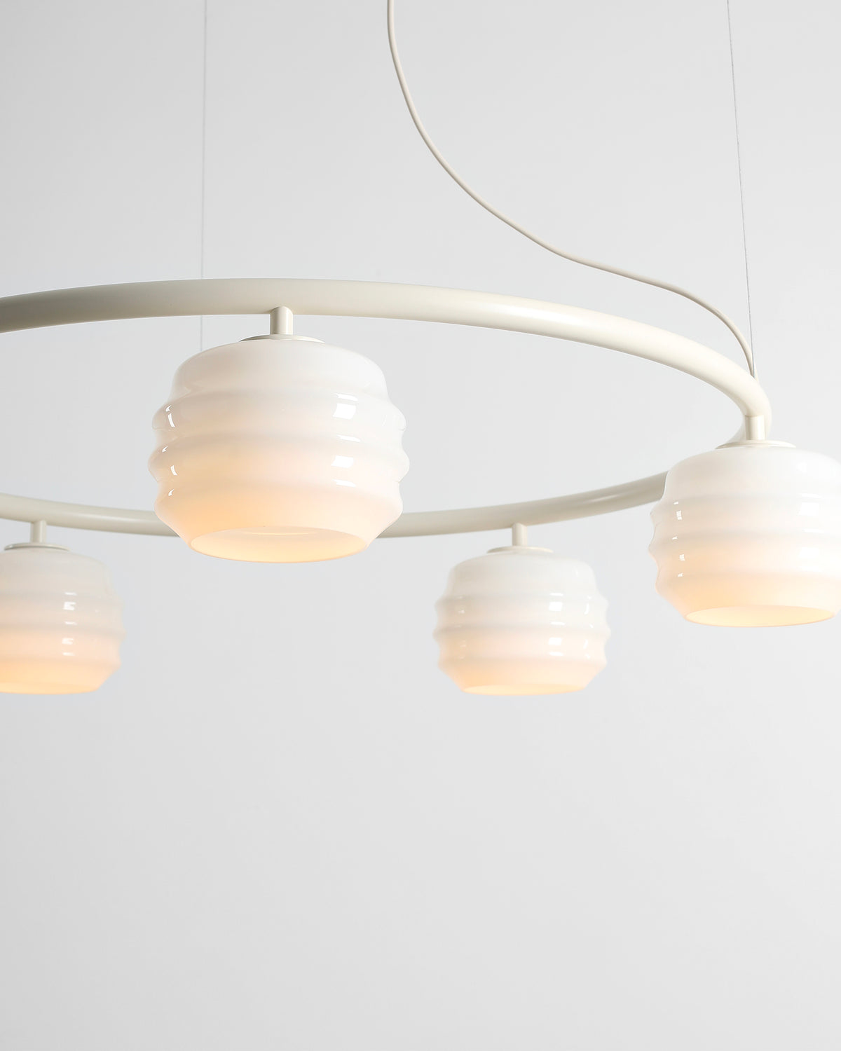 Lampadario circolare in metallo e vetro Puff