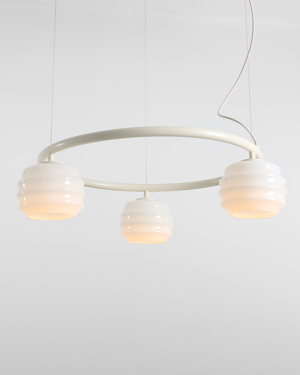 Lampadario circolare in metallo e vetro Puff