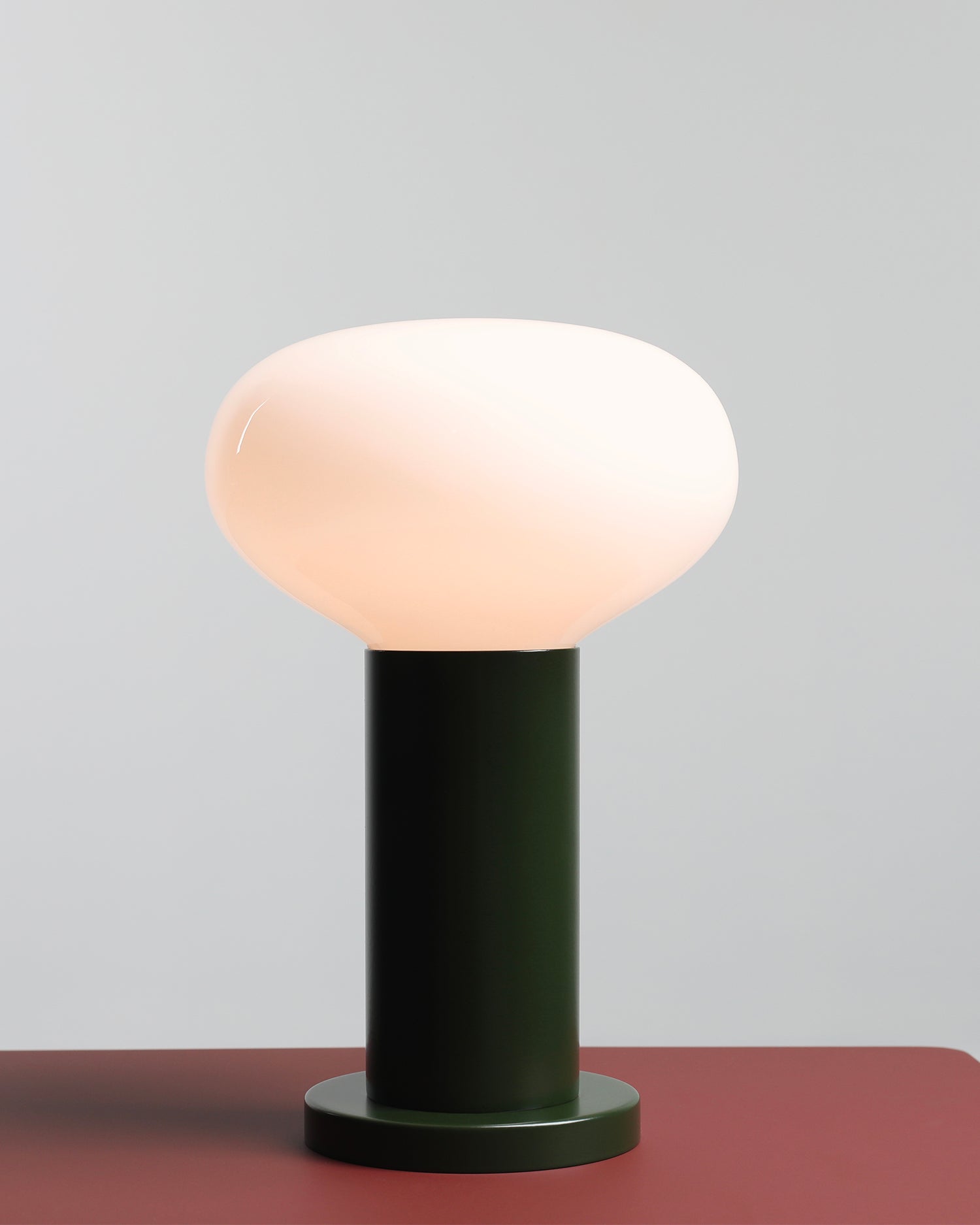 Lampada da tavolo Flo, verde bosco