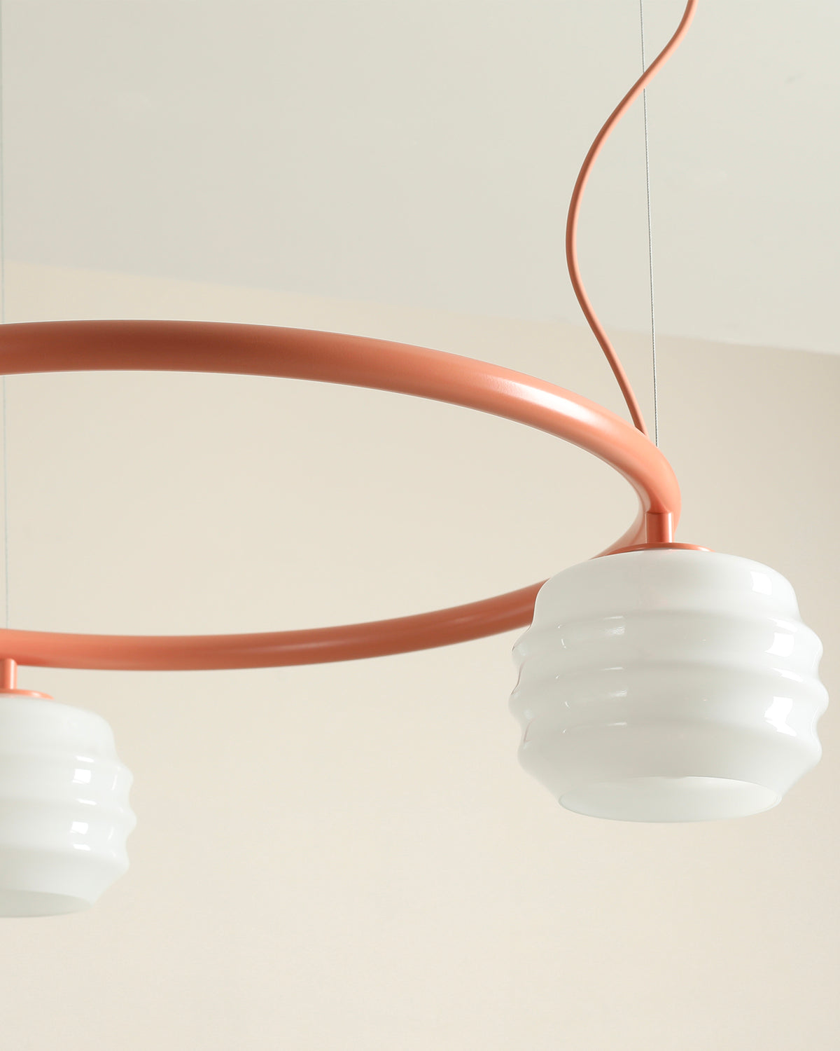 Lampadario circolare in metallo e vetro Puff